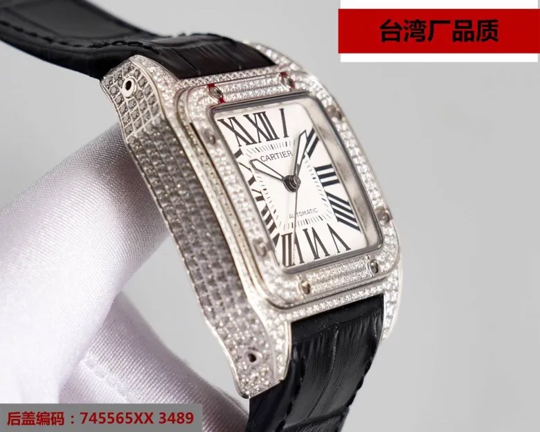 【Top Replica】💰3700! It took a year to create the original model of Cartier Santos. It has been continuously improved and improved, and it has finally been shipped‼ ️The Taiwan factory has always been striving for excellence in work style and continuously launched sales champions one after another. The sales volume is miraculous. The imported "tapered" sapphire mirror ➕Taiwan factory exclusive shell case (100% waterproof) Brand: Cartier (men's favorite) Type: Santos series (sales champion) Strap: Genuine cowhide strap Shell case: Used 316L stainless steel to create "water chestnut, curvature, spring sand, stitching", all with the same craftsmanship as the genuine product It cannot be polished to achieve this effect. Mirror: imported "tapered" sapphire glass (never scratched). Movement: top Swiss 7750 mechanical movement (zero repair). Size: diameter 42MM, thickness 11MM. Waterproof ring: all are made of the same color as the original. "Yellow" is not the black of other versions on the market. ⚠️Please look for the exclusive quality.