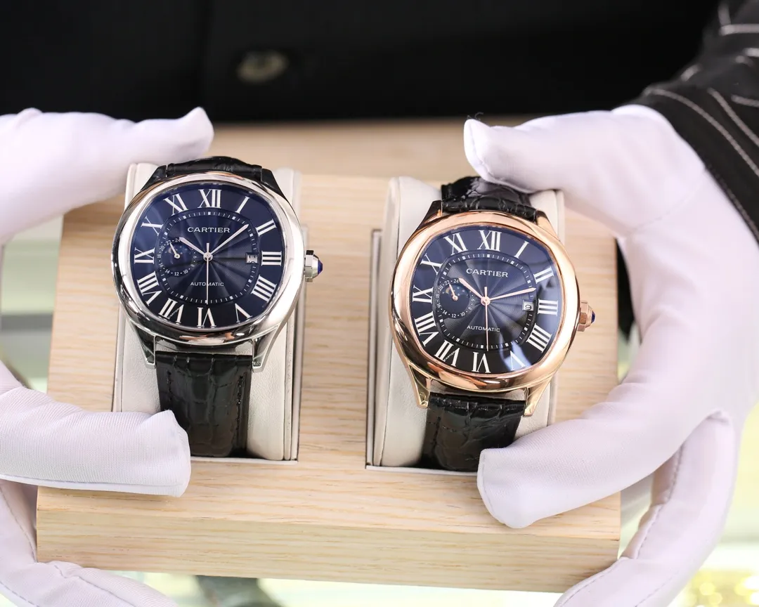 [Foreign trade import]💰1480 Cartier (top quality, outstanding debut)🎉🎉 [Type]: Fine men's watch (top) exquisite quality [Strap]: Genuine leather strap (durable) [Movement]: Top mechanical movement (stable) [Material]: Mineral super strong mirror (wear-resistant) Exquisite quality Generous style Excellent temperament Wisdom and exclusivity [Size]: 41mm diameter and 12mm thick Hot sale on the market! Welcome to reprint!