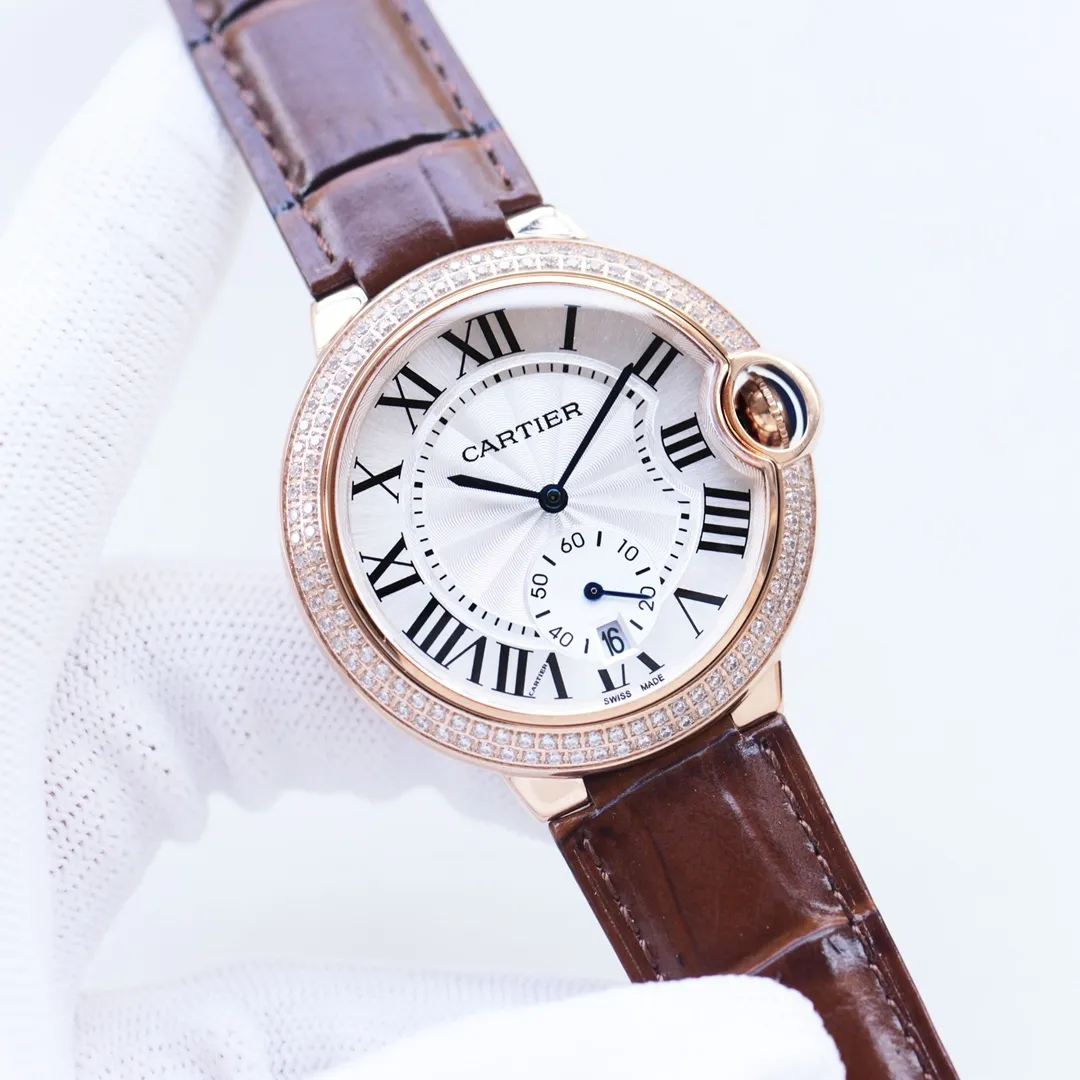 【Customized all-in-one machine】💰1720! Three sizes in one produced by Taiwan factory, size 33mm 36mm 42mmCartier Cartier Blue Balloon Series: The new quartz watch has a two-hand and a half calendar display. The two-hand and a half small seconds dial with calendar function that watch lovers have been waiting for is now on the shelves. Double sapphire glass mirror, 316 stainless steel case, steel blue sword-shaped hands, water drop fisheye effect sapphire mirror 3 o'clock glass opening🈷️Tooth reflection, Italian imported cowhide, 316 original steel belt, size 33mm 36mm42mm (bottom cover coded warranty card and hangtag three codes in one) individually packaged, Xiaohongshu recommends best-selling models, Douyin live broadcast popular models come to Long