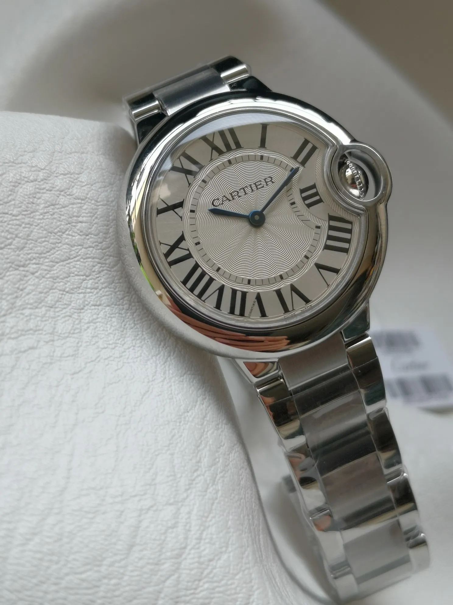 【High-end replica】💰1120! Taiwan factory 💰1720! Top replica 💰Private chat! Cartier Blue Balloon series watch (guilloché dial, sword-shaped blue steel hands, quartz, 33mm), pays tribute to the retrograde, God bless the world! This picture was taken as a top-notch replica!