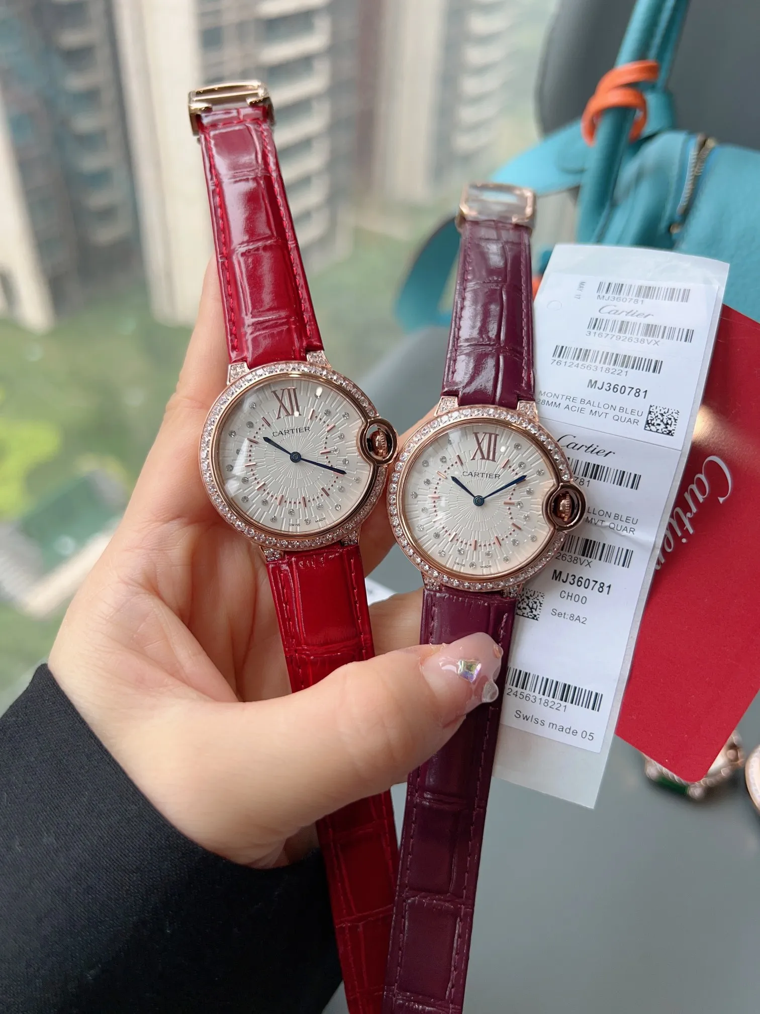 [High-end replica] 💰960 yuan each! The new Cartier Blue Balloon ✔️The most popular color, a perfect healing color/very elegant color, the pebbled leather has just the right saturation, the delicate sheepskin is super soft and comfortable to wear. The key is the super white color❗️ Cartier Blue Balloon is inlaid with diamonds💎Gold is luxurious and noble. The real thing is super beautiful💋Swiss quartz size 36mm. Highly recommended to buy [Wow]