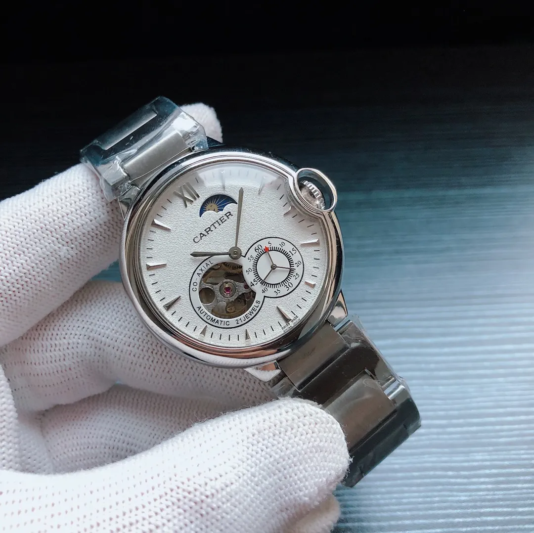 [Foreign trade import] 💰1320 Cartier - Cartier 🎮A26 type men's watch Fully automatic mechanical movement [Material] 316L stainless steel case [Mirror] Mineral strengthened glass mirror [Leather] 🎮Genuine leather strap/steel strap (optional) [Size] Diameter 43mm Thickness 12mm [Features] New hollow moon phase mechanical men's watch, new design, personalized choice! 🎮Exquisitely recommended men’s mechanical watches, carefully created for you with ultra-realistic photo shoots