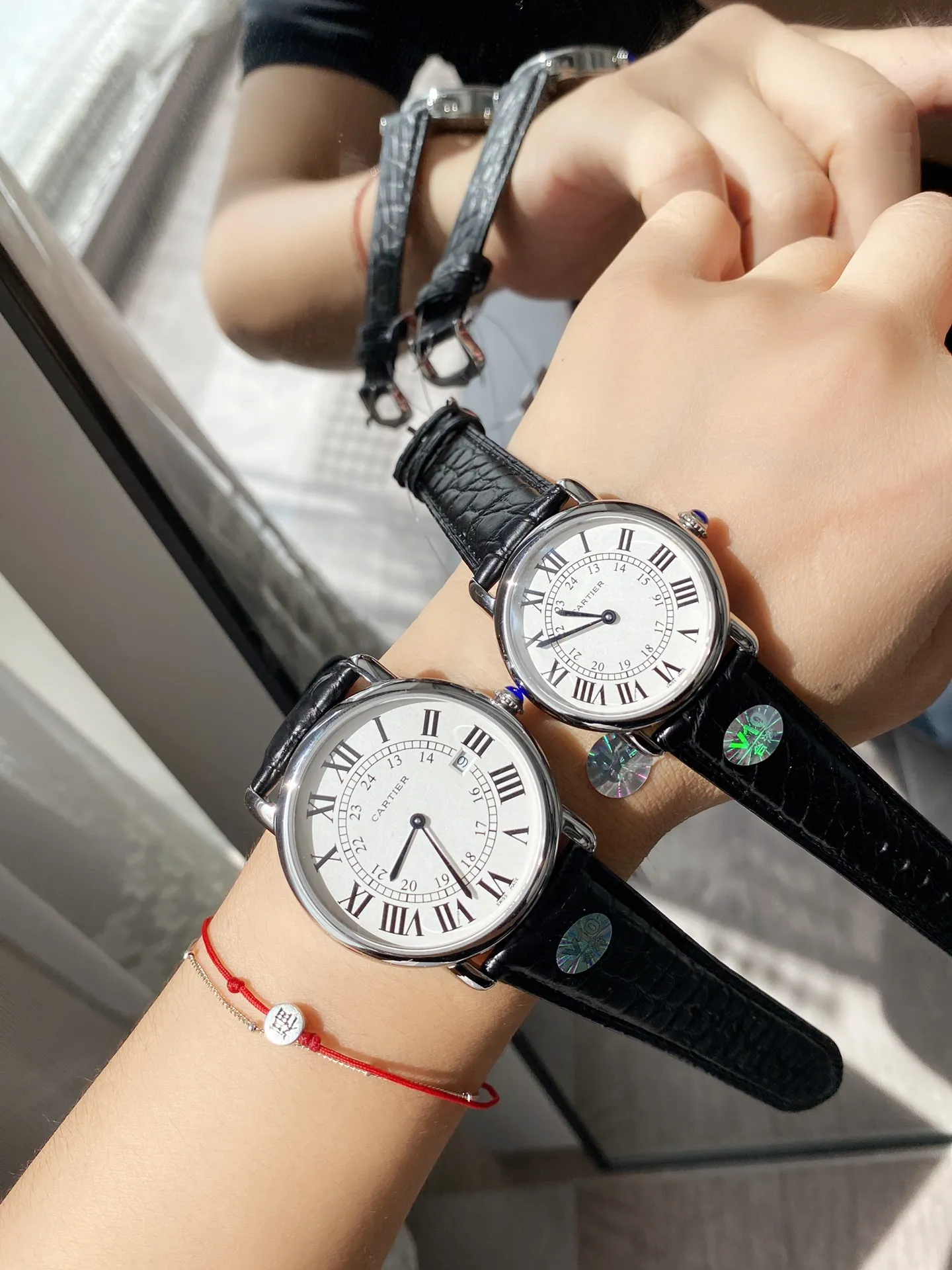 【Foreign Trade Import】💰1440! The highest version of the original model in the Cartier market, the Cartier London series couple watch! Diameter: 40mm for men, 29.5mm for small! Double sapphire glass (not other versions of flat glass). Made with genuine American crocodile leather and equipped with original Swiss Ronda quartz movement! Flash sale of all versions on the market, V10 is an ingenious work from the Taiwanese factory, it’s worth owning.