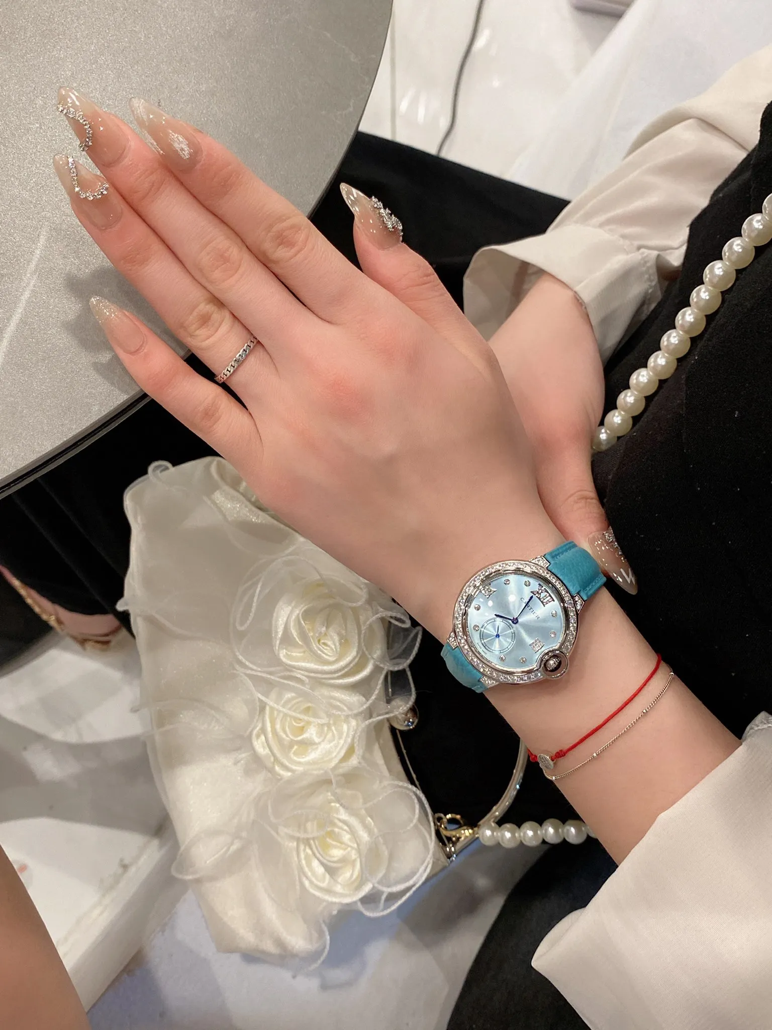 【High-end replica】💰1040! Cartier The perfect healing color/very temperamental color, the saturation of the pebbled leather is just right, the delicate sheepskin is super soft and comfortable to wear ✨Natural creamy feel, not too small and fresh, the key is to be super high-end❗️ Cartier blue balloon inlaid with diamond pearl shells🐚 face🌃starry sky movement Luxurious and beautiful in kind💋Swiss quartz size 36mm Highly recommended to buy!