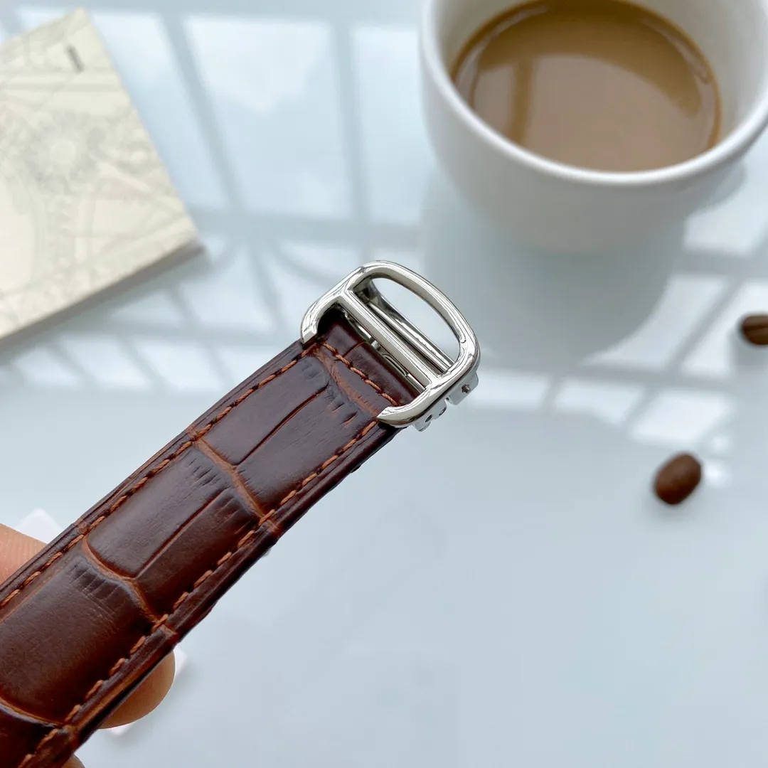【Foreign trade import】💰1680! Cartier (Exquisite quality, outstanding debut) 🎉🎉 [Type]: Boutique men's watch (top-level) exquisite [Strap]: Made of genuine cowhide leather strap (durable) [Movement]: Top-level mechanical movement (stable) [Material]: Mineral super strong mirror (higher definition) Exquisite quality and generous style, excellent temperament, wise and exclusive [Size]: 43mm diameter, 12mm thick, hot sale! Welcome to reprint!