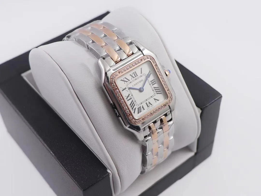 【High-end replica】💰1160! Top replica 💰Private chat! Cartier Panthère de Cartier cheetah watch, gorgeous and unruly, is the aesthetic style conveyed by Panthère de Cartier cheetah. Its lines are smooth, charming, soft and docile on the wrist, as if dancing on the skin. The unique shape highlights a mature, elegant, confident and attractive female image. The case is one-piece, equipped with genuine Swiss quartz movement, 316L stainless steel case, inlaid with diamonds, the handle is inlaid with a synthetic blue spinel, silver-plated dial, sword-shaped blue steel hands, 100% three-degree waterproof, size: 27 x 37 mm, 22*30 mm, two sizes. Each watch has an independent body number. ❄Real shots, welcome to forward!