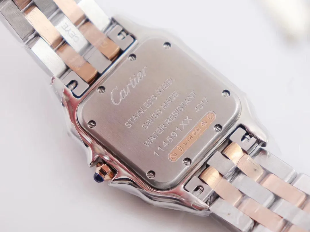 【High-end replica】💰1160! Top replica 💰Private chat! Cartier Panthère de Cartier cheetah watch, gorgeous and unruly, is the aesthetic style conveyed by Panthère de Cartier cheetah. Its lines are smooth, charming, soft and docile on the wrist, as if dancing on the skin. The unique shape highlights a mature, elegant, confident and attractive female image. The case is one-piece, equipped with genuine Swiss quartz movement, 316L stainless steel case, inlaid with diamonds, the handle is inlaid with a synthetic blue spinel, silver-plated dial, sword-shaped blue steel hands, 100% three-degree waterproof, size: 27 x 37 mm, 22*30 mm, two sizes. Each watch has an independent body number. ❄Real shots, welcome to forward!