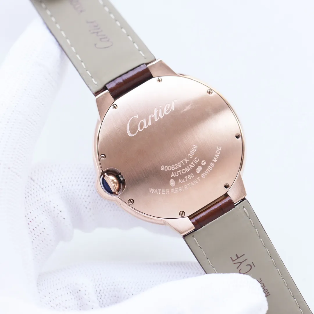 【Customized all-in-one machine】💰1720! Three sizes in one produced by Taiwan factory, size 33mm 36mm 42mmCartier Cartier Blue Balloon Series: The new quartz watch has a two-hand and a half calendar display. The two-hand and a half small seconds dial with calendar function that watch lovers have been waiting for is now on the shelves. Double sapphire glass mirror, 316 stainless steel case, steel blue sword-shaped hands, water drop fisheye effect sapphire mirror 3 o'clock glass opening🈷️Tooth reflection, Italian imported cowhide, 316 original steel belt, size 33mm 36mm42mm (bottom cover coded warranty card and hangtag three codes in one) individually packaged, Xiaohongshu recommends best-selling models, Douyin live broadcast popular models come to Long