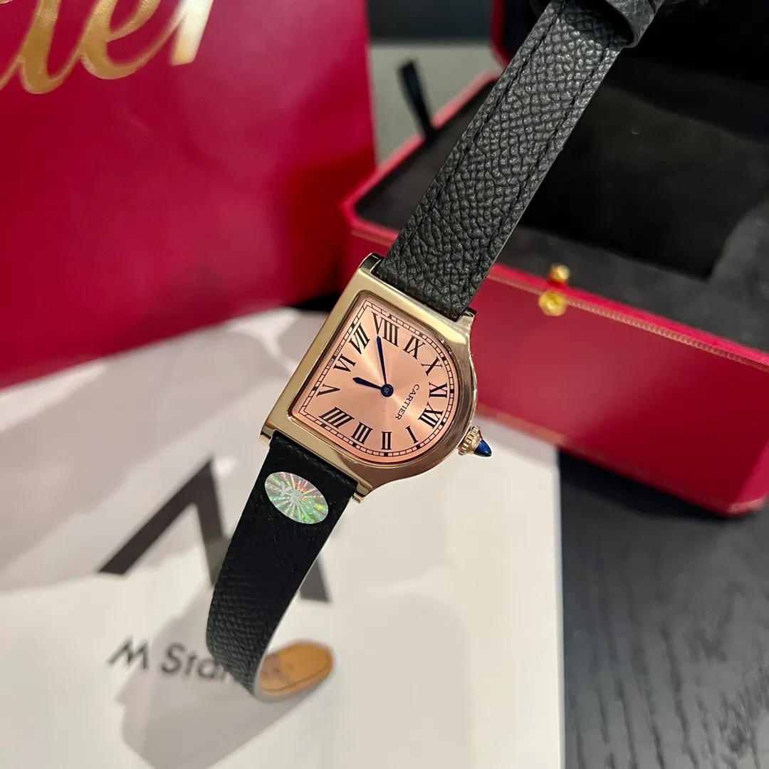 [High-end replica] 💰1120 each! Cartier clock series. The history of the Cartier Cloche watch can be traced back to 1920, and it is one of Cartier's least produced series of works. The watch gets its name from the peculiar shape of the case - it looks like a "desktop bell" when placed horizontally, and Cloche means "bell" in French. This special shape allows the case to stand on the table like a mini clock. Size large 30 mm small 24 mm