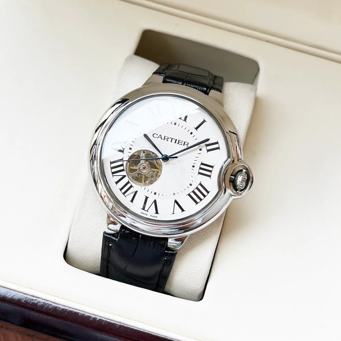 【High-end replica】💰1440! Cartier men's watch equipped with imported Citizen 8215 fully automatic mechanical movement, wear-resistant and scratch-resistant sapphire mirror, 316L stainless steel case, leather strap, new style, business and leisure, size: diameter 44mm, thickness 12mm