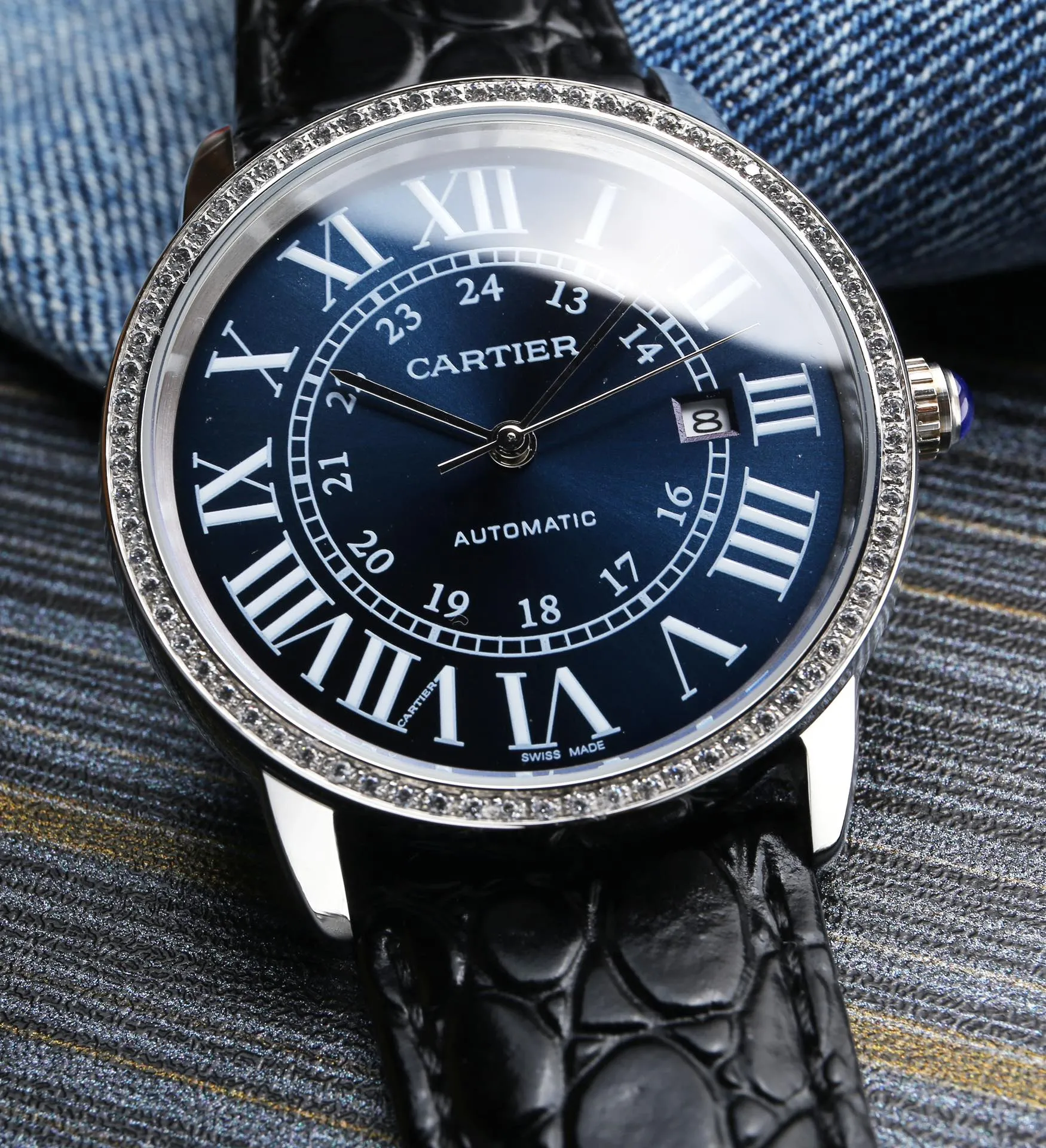 【High-end replica】💰1720! The 2022 new popular Cartier London series men's watch is newly launched [Movement] Equipped with a brand new Japanese original Citizen 8215 mechanical movement, zero repair, good reputation, accurate travel time, and good stability! [Case] ​​Made of 316 stainless steel, the CNC deeply processed handle is inlaid with the same white spinel as the genuine product. The Mohs hardness reaches nine levels, and it is equipped with a sapphire scratch-resistant mirror! The original version synchronizes the 42/11mm shell size [Strap] with original imported Italian crocodile leather pattern [Details] The three-pin model uses the same easy-to-use one-button ear-opening function as the original! This is a luxury and trendy darling, worthy of collection by men (focus on original and new machines) Don’t forget the original intention~, JH...!