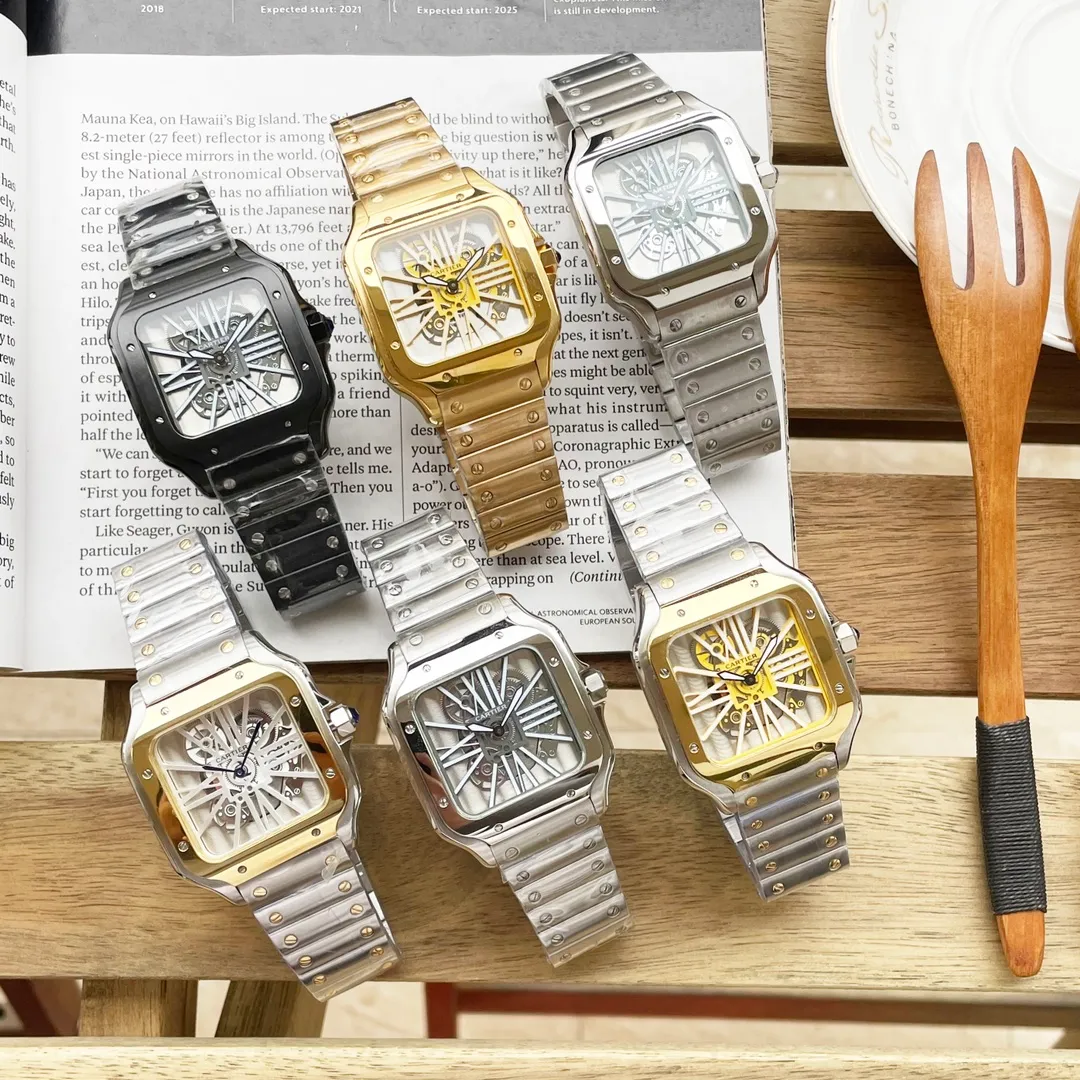 【Customized all-in-one machine】💰1440! Cartier Santos (Men's Favorite) Quartz Movement Type: Santos Series (Sales Champion) Strap: 316L fine steel strap Case: Made of 316L fine steel, the "water chestnut, curvature, sand, and stitching" are all polished with the same craftsmanship as the genuine product. This effect cannot be achieved. Mirror: sapphire mirror Movement: hollow quartz movement Size: 39*47.5 Thickness 11MM