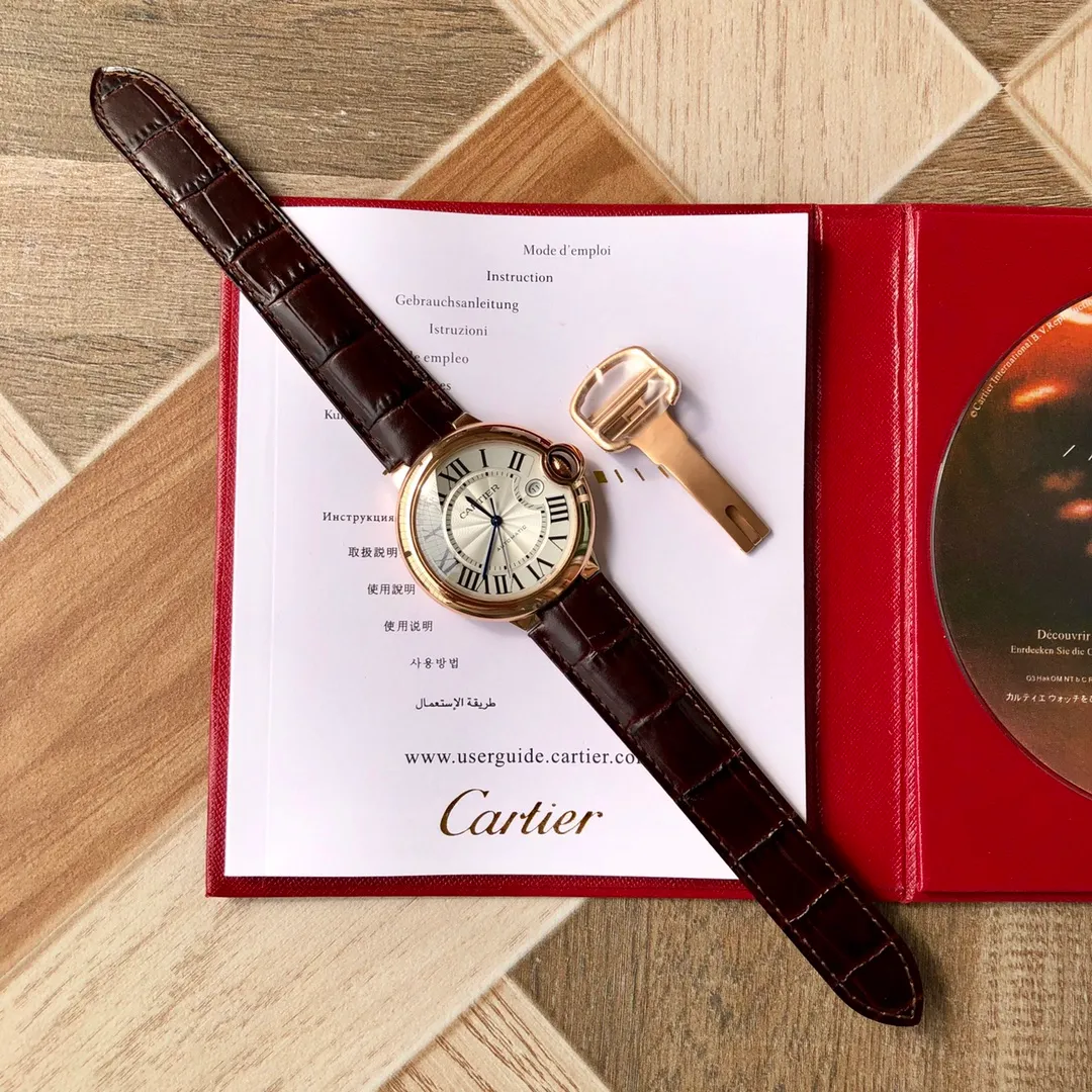 【Top replica】💰2800! CARTIER Cartier Blue Balloon, men's size ~ 42mm, the same shell and strap at the counter, and even every accessory can be interchanged with the genuine product, fully automatic mechanical movement, consistent with the counter, each piece has an independent identification number, double-shaped sapphire crystal fish-eye glass, high-definition sun pattern silver-plated panel, burnt steel blue needle quenched at 1600 degrees Celsius, drum-shaped head gems are fully penetrated by blue light, and are truly perfect in every detail!