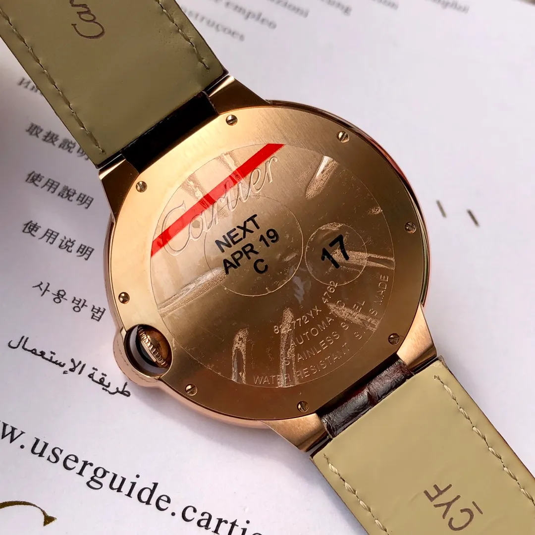 【Top replica】💰2800! CARTIER Cartier Blue Balloon, men's size ~ 42mm, the same shell and strap at the counter, and even every accessory can be interchanged with the genuine product, fully automatic mechanical movement, consistent with the counter, each piece has an independent identification number, double-shaped sapphire crystal fish-eye glass, high-definition sun pattern silver-plated panel, burnt steel blue needle quenched at 1600 degrees Celsius, drum-shaped head gems are fully penetrated by blue light, and are truly perfect in every detail!
