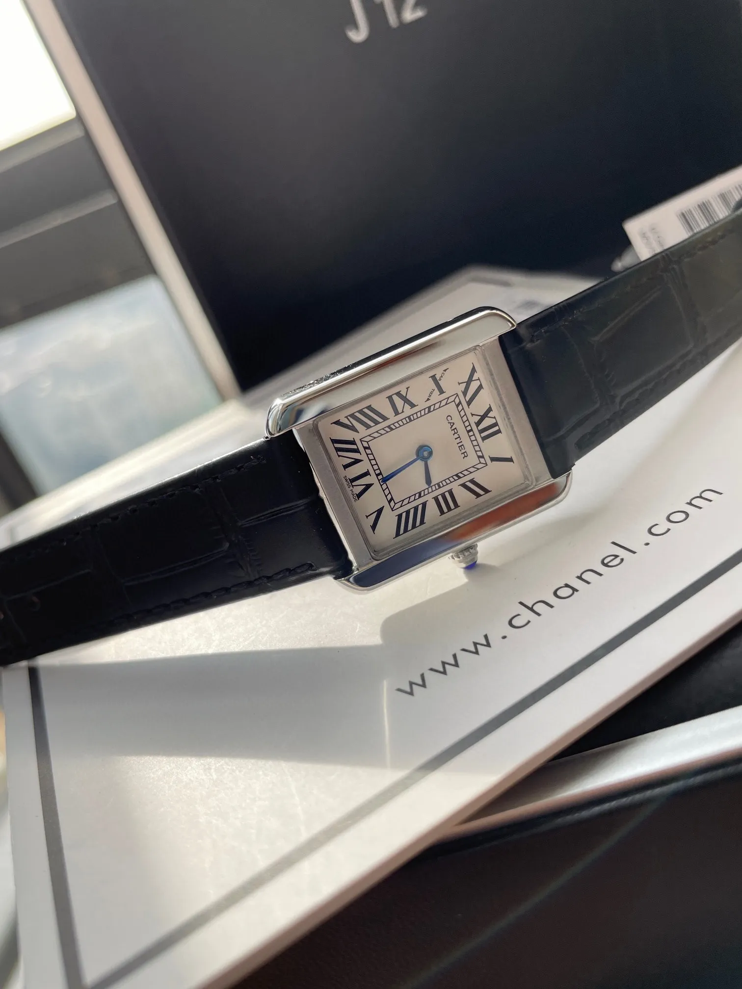 【High-end replica】💰1040! Cartier tank series retro watch TANK tank series! The lettering adopts three-dimensional protrusion, 316L stainless steel version, couple watch, imported Swiss movement, three codes in one. Medium size 27MMX34MM, small size 24MMX31MM. The details are polished, the color of the hands, the curvature of the handle, the original pebbled leather belt, the original stainless steel belt, with sticker code, color distribution: white shell, gold shell, rose gold shell, strap colors are complete! Imported Swiss movement, Sapphire TankSolo’s ingenuity is worth owning!