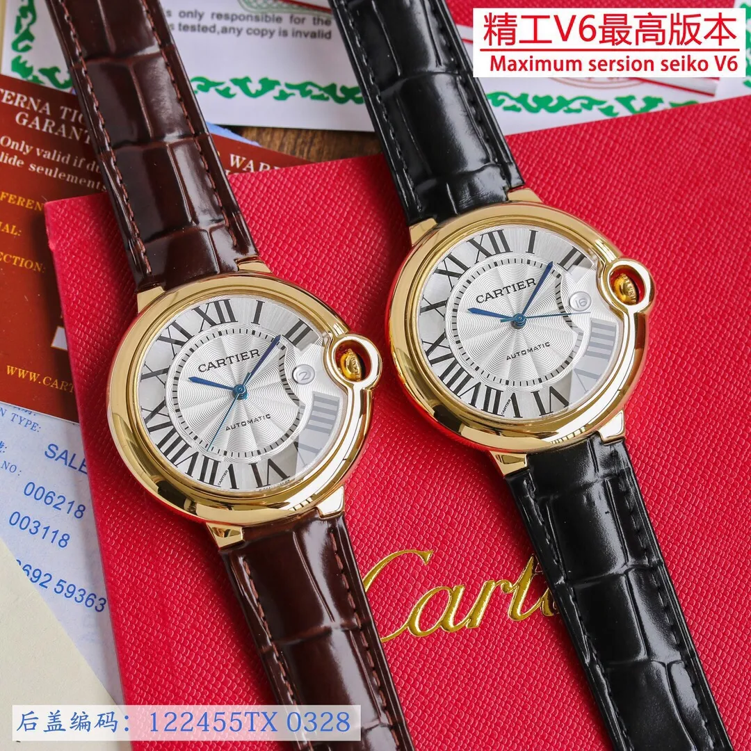 【Top replica】💰2800! Cartier Blue Balloon series, this series of watches is famous for its delicate style and elegant style in Cartier watchmaking industry. Of course, this watch must have such characteristics. The color of the stainless steel case makes the watch as light as a balloon, and the blue crown seems to have disobediently deviated from the original planned trajectory, like a playful couple. The Roman numerals on the dial look retro and deep, decorated with guilloche patterns and sword-shaped hands. The entire watch gives people a delicate and thoughtful feel. Isn’t this what couples need? Built-in: Japanese Citizen fully automatic machine, water drop (fish-eye bubble) sapphire glass mirror, highly waterproof, burnt steel blue pointer color, head curvature, men's mechanical 42mm, 36mm, 33mm quartz 42mm, 36mm, 33mm, 28mm Seiko V6 version, constantly producing high-quality products