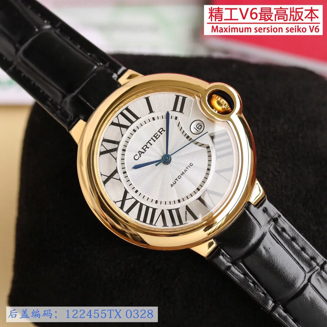 【Top replica】💰2800! Cartier Blue Balloon series, this series of watches is famous for its delicate style and elegant style in Cartier watchmaking industry. Of course, this watch must have such characteristics. The color of the stainless steel case makes the watch as light as a balloon, and the blue crown seems to have disobediently deviated from the original planned trajectory, like a playful couple. The Roman numerals on the dial look retro and deep, decorated with guilloche patterns and sword-shaped hands. The entire watch gives people a delicate and thoughtful feel. Isn’t this what couples need? Built-in: Japanese Citizen fully automatic machine, water drop (fish-eye bubble) sapphire glass mirror, highly waterproof, burnt steel blue pointer color, head curvature, men's mechanical 42mm, 36mm, 33mm quartz 42mm, 36mm, 33mm, 28mm Seiko V6 version, constantly producing high-quality products