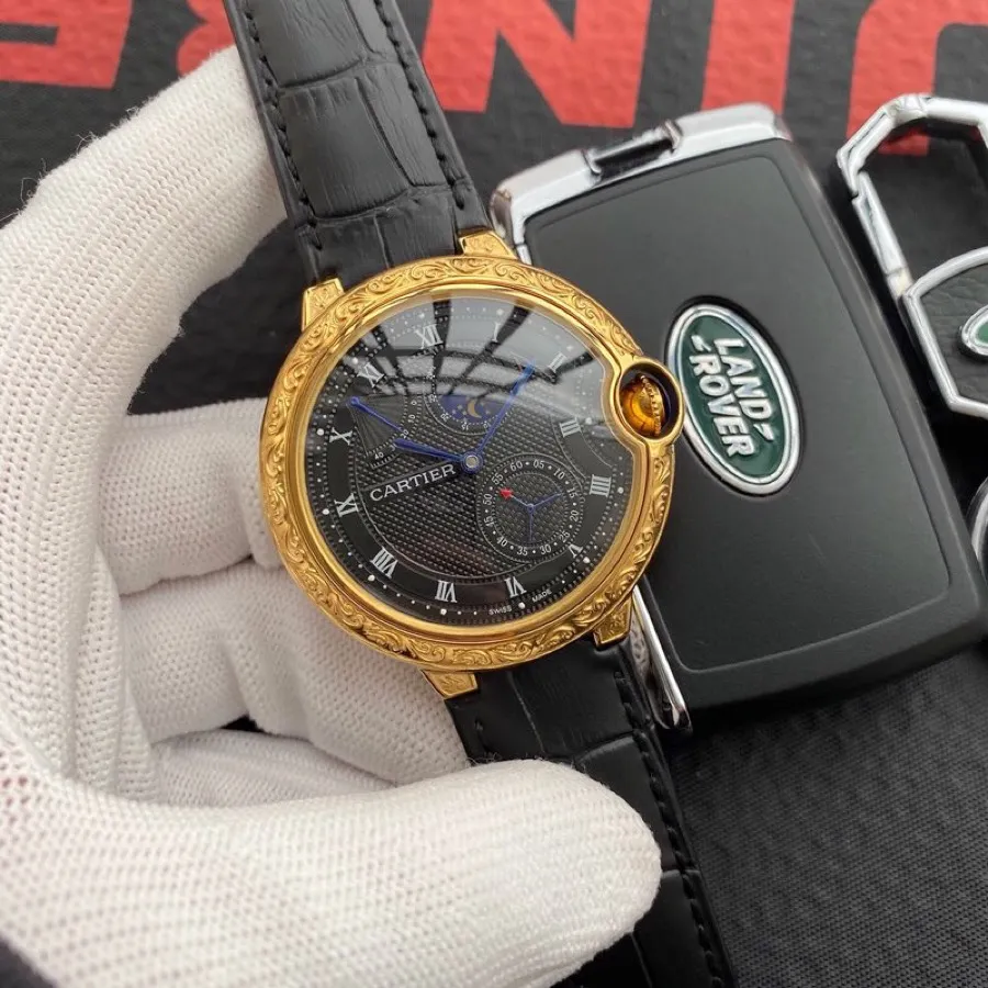 [High-end import]💰1380 Cartier🔥Latest design🔥New face of Rome🔥 [Type]: Fine men's watch [Strap]: Genuine leather strap (comfortable and durable) [Movement]: Top-notch fully automatic mechanical movement [Mirror]: Mineral-strengthened glass (higher definition) Elegant taste Vast and majestic Ingenuity A treasure for the wrist Size: 42mm in diameter and 12mm thick Hot on the market! Welcome to reprint!