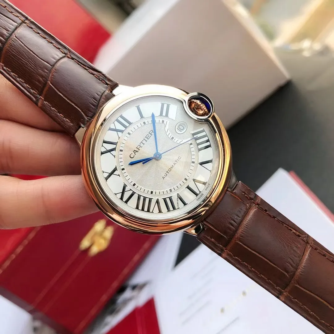 【High-end replica】💰1120! 【Customized all-in-one machine】💰1720! Cartier Blue Balloon [Cross-border peak, replica of the original version] GD quality control ingenuity creates a classic model - the Cartier Blue Balloon 42mm series is a one-to-one replica of the original version, sleek and elegant, showing nobility. [Case] ​​The case size is synchronized with the original 42/13mm 316L stainless steel case, which is extremely polished and shiny. The level of detail is no less than the original, perfectly embodying the unique charm of the original. [Movement] Equipped with the imported Citizen 9015 movement, the parameters are synchronized with the original ones, and can be simultaneously upgraded to the Swiss ETA machine. It has accurate travel time, delicate winding feel, and the time adjustment direction is synchronized with the original ones. [Strap] It is equipped with a first-layer cowhide strap imported from Italy and a top-grade 316L stainless steel strap to choose from. The steel belt is exquisitely polished ⚠️ Please look for the exclusive quality produced by GD