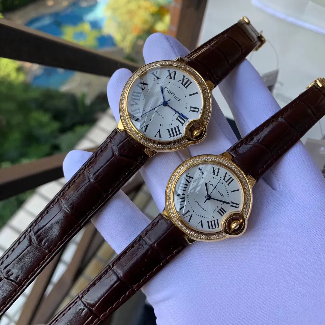 【Foreign trade import】💰2360! A new single row of diamonds from the Taiwan factory has arrived🌹Cartier Blue Balloon series. This series of watches is famous for its delicate style and elegant style in the Cartier watchmaking industry. Of course, this watch must have such characteristics. The color of the stainless steel case makes the watch as light as a balloon, and the blue crown seems to have disobediently deviated from the original planned trajectory, like a playful couple. The Roman numerals on the dial look retro and deep, decorated with guilloche patterns and sword-shaped hands. The entire watch gives people a delicate and considerate feel. Isn’t this what couples need? Built-in: Japanese Citizen fully automatic machine, water drop (fish eye bubble) sapphire glass mirror, highly waterproof, burnt steel blue pointer color, head curvature🎈 🔥Top quality products continue to be produced🔥