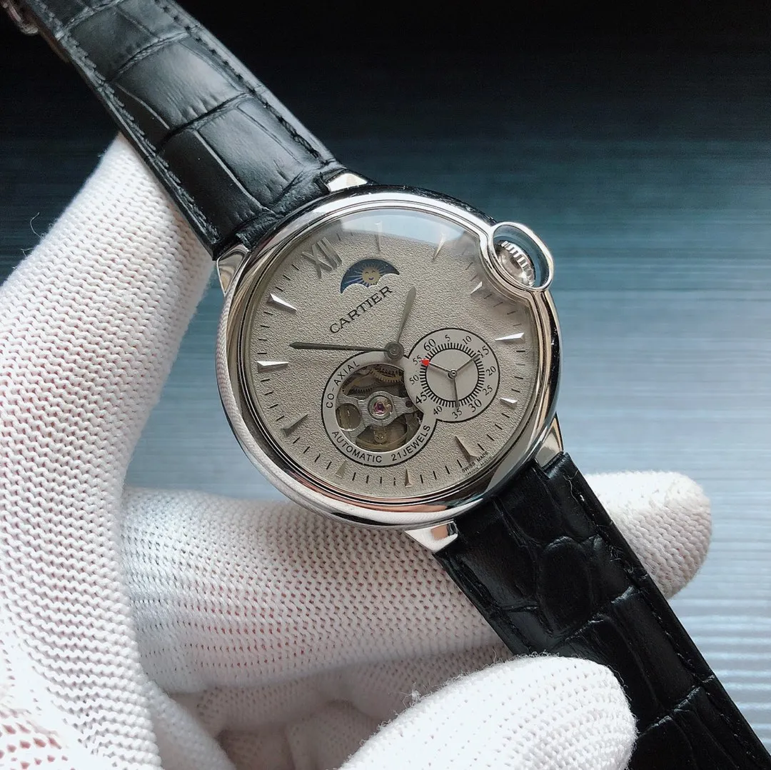 [Foreign trade import] 💰1280 Cartier - Cartier 🎮A26 type men's watch Fully automatic mechanical movement [Material] 316L stainless steel case [Mirror] Mineral strengthened glass mirror [Leather] 🎮Genuine leather strap/steel strap (optional) [Size] Diameter 43mm Thickness 12mm [Features] New hollow moon phase mechanical men's watch, new design, personalized choice! 🎮Exquisitely recommended men’s mechanical watches, carefully created for you with ultra-realistic photo shoots