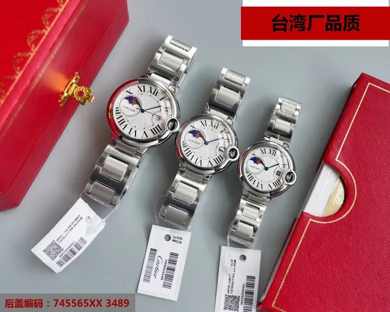 【Top replica】💰1920! [Taiwan Factory Star Series 762 Swiss Quartz Machine] 🌹Cartier Blue Balloon Series, this series of watches is famous for its delicate style and elegant style in the Cartier watchmaking industry. Of course, this watch must have such characteristics. The color of the stainless steel case makes the watch as light as a balloon, and the blue crown seems to have disobediently deviated from the original planned trajectory, like a playful couple. The Roman numerals on the dial look retro and deep, decorated with guilloche patterns and sword-shaped hands. The entire watch gives people a delicate and considerate feel. Isn’t this what couples need? Water drop (fish eye bubble) sapphire glass mirror, highly waterproof, burnt steel blue pointer color, head curvature🎈