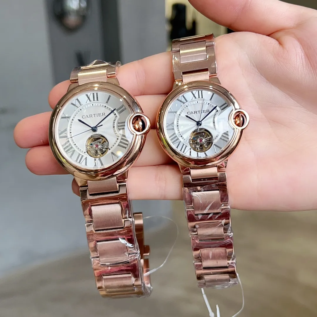 [Customized all-in-one machine] 💰1920 each! The latest tourbillon for couples on the Internet: size 42mm36mm Cartier-Cartier Blue Balloon Flywheel Series 🎈 fisheye sapphire mirror) best-selling white Roman nail dial reveals fashionable beauty. The operation of the movement flywheel is clear at a glance, showing nobility and luxury. Water droplets: fish-eye bubble double sapphire mirror) (made of 316 fine steel) (steel blue sword-shaped pointer) 316 steel belt with original buckle type, Italian imported cowhide strap that perfectly blends classic and innovation, please look for exclusive quality (bottom cover coded warranty card tag with three codes in one, individually packaged)