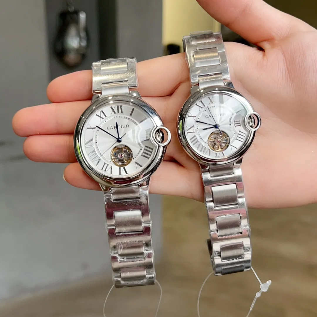 [Customized all-in-one machine] 💰1920 each! The latest tourbillon for couples on the Internet: size 42mm36mm Cartier-Cartier Blue Balloon Flywheel Series 🎈 fisheye sapphire mirror) best-selling white Roman nail dial reveals fashionable beauty. The operation of the movement flywheel is clear at a glance, showing nobility and luxury. Water droplets: fish-eye bubble double sapphire mirror) (made of 316 fine steel) (steel blue sword-shaped pointer) 316 steel belt with original buckle type, Italian imported cowhide strap that perfectly blends classic and innovation, please look for exclusive quality (bottom cover coded warranty card tag with three codes in one, individually packaged)