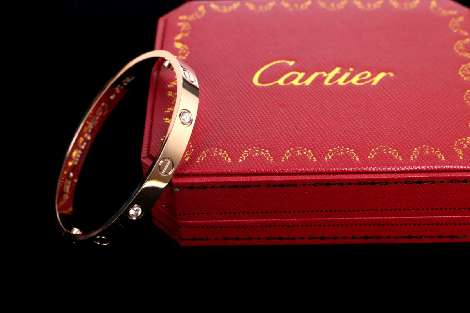 [Original order quality] 💰280 each! Gao Dashang... Cartier classic bracelet series... German imported sub-gold material (exclusively imported raw materials) electroplating AU 18K long-lasting and non-fading... Orders exported to France, engraving and size are consistent with the counters, real export goods, the real highest version! Always imitated, never surpassed! Gao Dashang only makes the best jewelry/only what is available in the counters/only makes real one-to-one products! ! ! Male bracelet circumference 19cm/diameter 54mm Female bracelet circumference 16cm/diameter 52mm