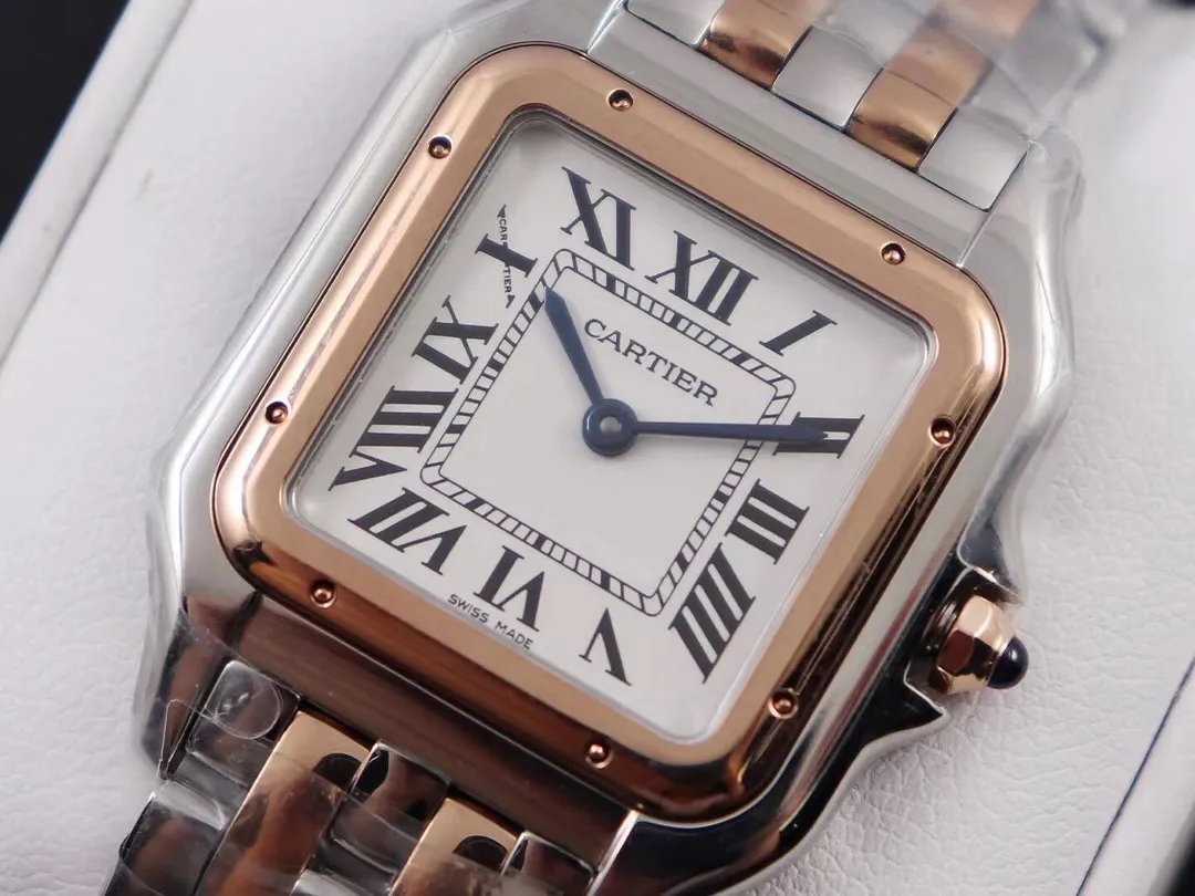 【High-end replica】💰1160! Top replica 💰Private chat! Cartier Panthère de Cartier cheetah watch, gorgeous and unruly, is the aesthetic style conveyed by Panthère de Cartier cheetah. Its lines are smooth, charming, soft and docile on the wrist, as if dancing on the skin. The unique shape highlights a mature, elegant, confident and attractive female image. The case is one-piece, equipped with genuine Swiss quartz movement, 316L stainless steel case, inlaid with diamonds, the handle is inlaid with a synthetic blue spinel, silver-plated dial, sword-shaped blue steel hands, 100% three-degree waterproof, size: 27 x 37 mm, 22*30 mm, two sizes. Each watch has an independent body number. ❄Real shots, welcome to forward!
