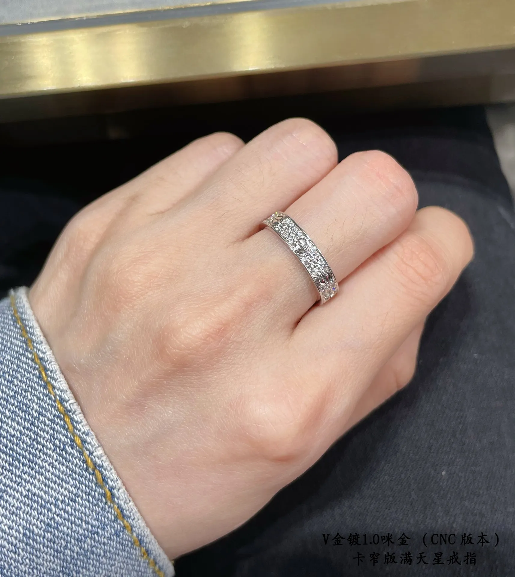 【High Quality】💰520! Cartier Narrow Version Gypsophila II CNC Hand-set Diamond Ring💍Every stone on the ring is set by hand. The refraction is visible to the naked eye👍 V gold material is plated with 1.0 micron gold layer. Production is very time-consuming. Poison Recommended