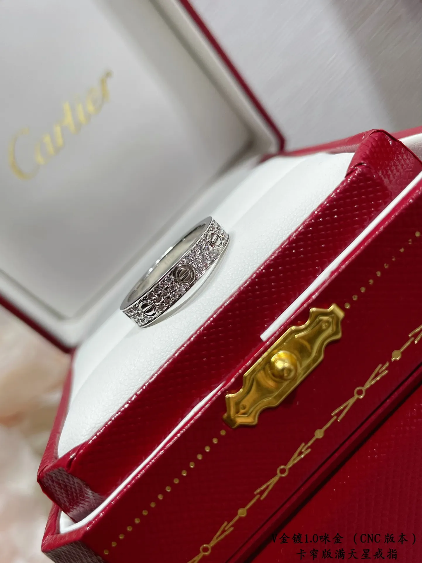 【High Quality】💰520! Cartier Narrow Version Gypsophila II CNC Hand-set Diamond Ring💍Every stone on the ring is set by hand. The refraction is visible to the naked eye👍 V gold material is plated with 1.0 micron gold layer. Production is very time-consuming. Poison Recommended