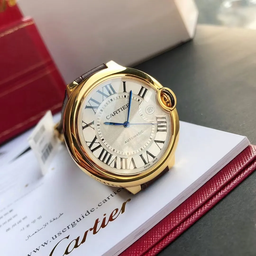 【High-end replica】💰1120! 【Customized all-in-one machine】💰1920! Cartier Blue Balloon [Cross-border peak, replica of the original version] GD quality control ingenuity creates a classic model - the Cartier Blue Balloon 42mm series is a one-to-one replica of the original version, sleek and elegant, showing nobility. [Case] ​​The case size is synchronized with the original 42/13mm 316L stainless steel case, which is extremely polished and shiny. The level of detail is no less than the original, perfectly embodying the unique charm of the original. [Movement] Equipped with the imported Citizen 9015 movement, the parameters are synchronized with the original ones, and can be simultaneously upgraded to the Swiss ETA machine. It has accurate travel time, delicate winding feel, and the time adjustment direction is synchronized with the original ones. [Strap] It is equipped with a first-layer cowhide strap imported from Italy and a top-grade 316L stainless steel strap to choose from. The steel belt is exquisitely polished ⚠️ Please look for the exclusive quality produced by GD