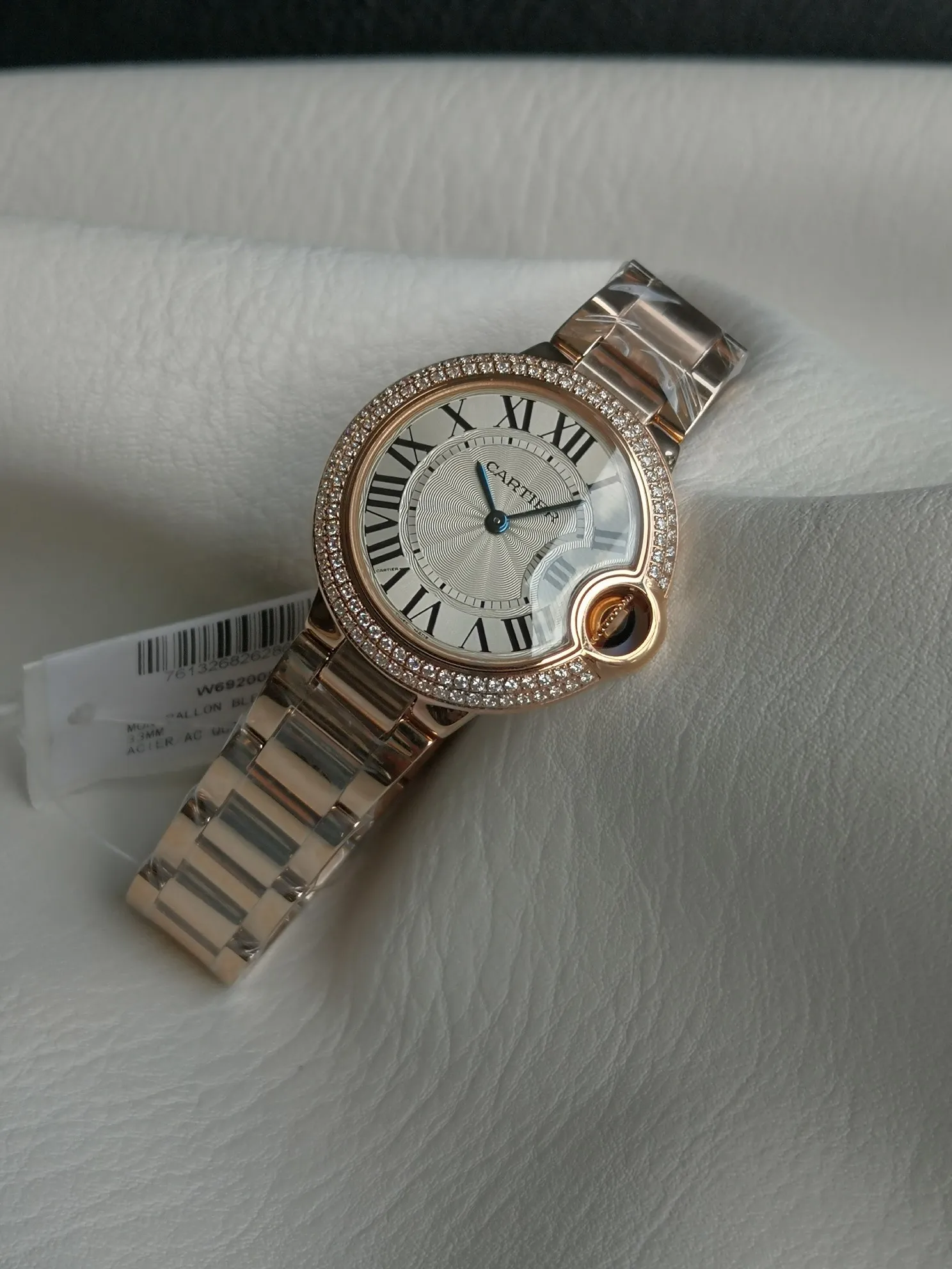 【High-end replica】💰1300! Taiwan factory 💰1920! Top replica 💰Private chat! Cartier Blue Balloon series watch (guilloché dial, sword-shaped blue steel hands, quartz, 33mm), pays tribute to the retrograde, God bless the world! This picture was taken as a top-notch replica!
