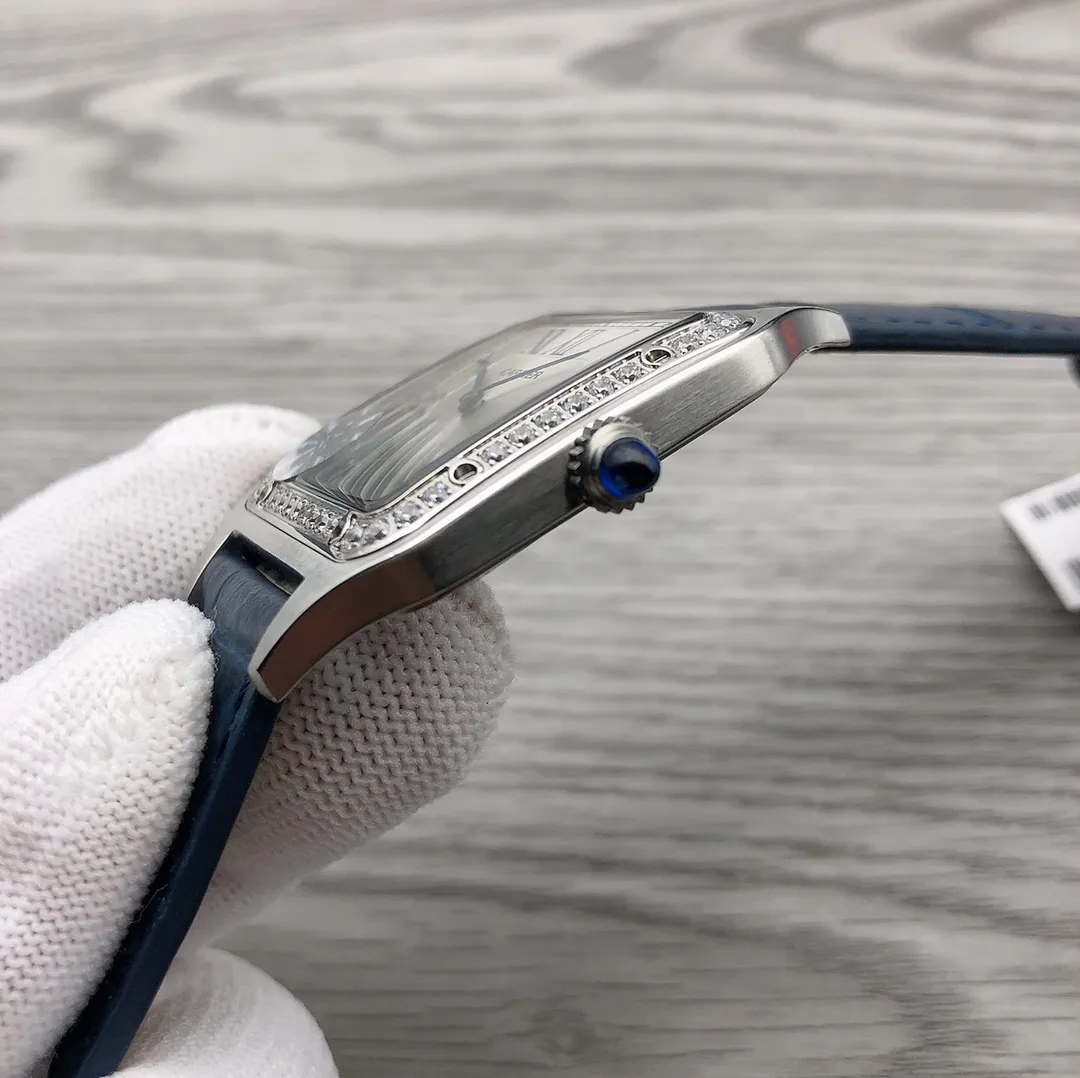 【Foreign trade import】💰1360! V10 Taiwan Factory [2020 latest masterpiece] Cartier K28 watch has many brilliant achievements in history! Among them, the Santos-Dumont series is the most legendary. The 2020 Geneva Watch Fair launched the new Santos-Dumont men's and women's watches. The design of the new series is in line with the Santos family, simple and pure!                     F1 Factory is currently the only one on the entire network to purchase men's and women's original Swiss watches (men's: 46*35mm, thickness 7.3, 43.5*31.4mm, thickness 7.3mm, women's: 38*27.5mm, thickness 7.3mm, depth waterproof, please look at the detailed picture of V10, it is not a common product in the market)