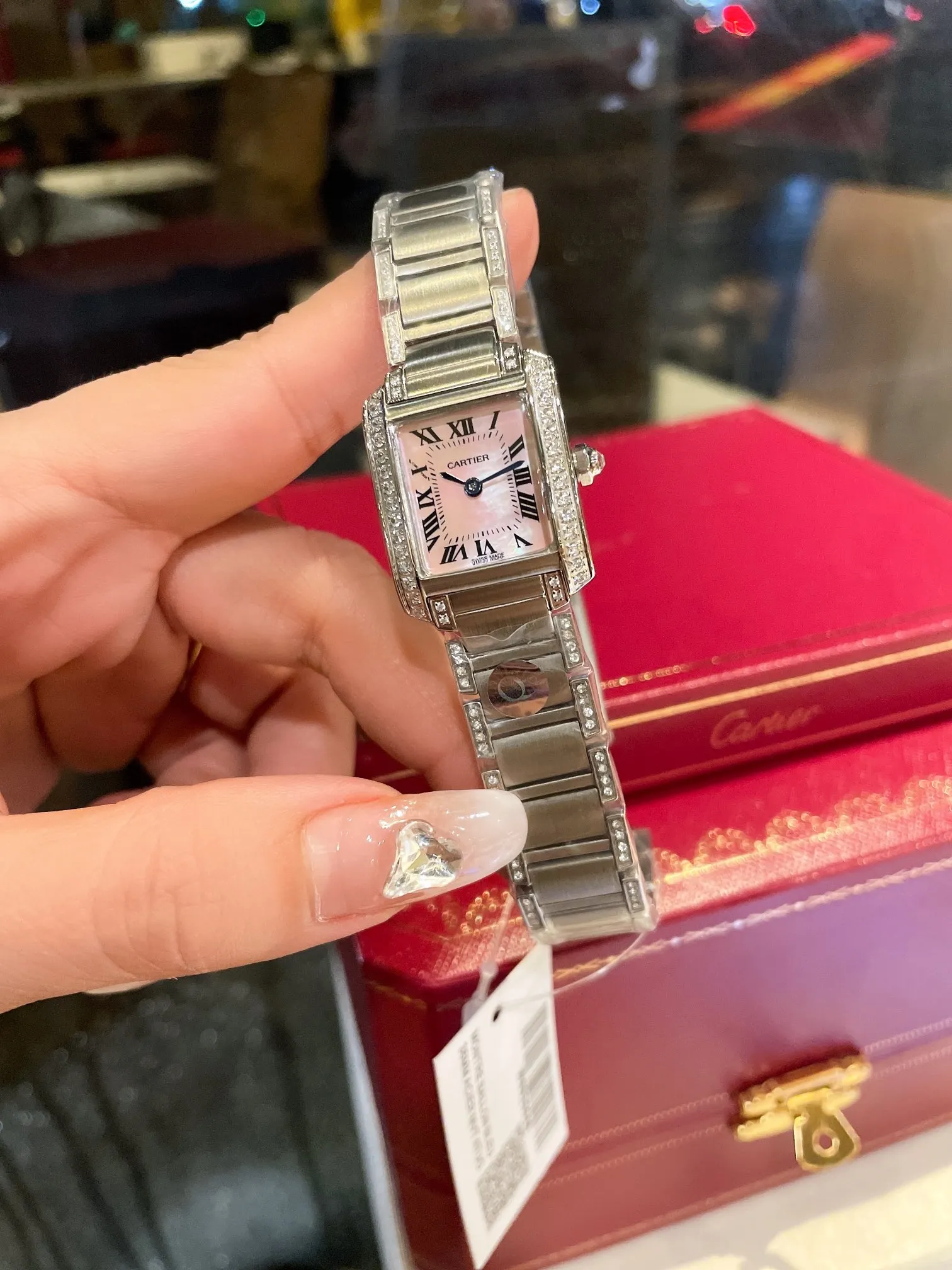 【High-end replica】💰1500! The French Tank series launched by Cartier in 1996, the case and strap are integrated into one design, making it the ultimate development of Cartier watch design. The jagged strap joints of its metal strap vividly represent the feeling of tank tracks, making this tank-inspired watch even more worthy of its name. The watch is exquisite and compact, very suitable for professional women to wear. French tank size: Small 25×20mm Medium 30×25mm