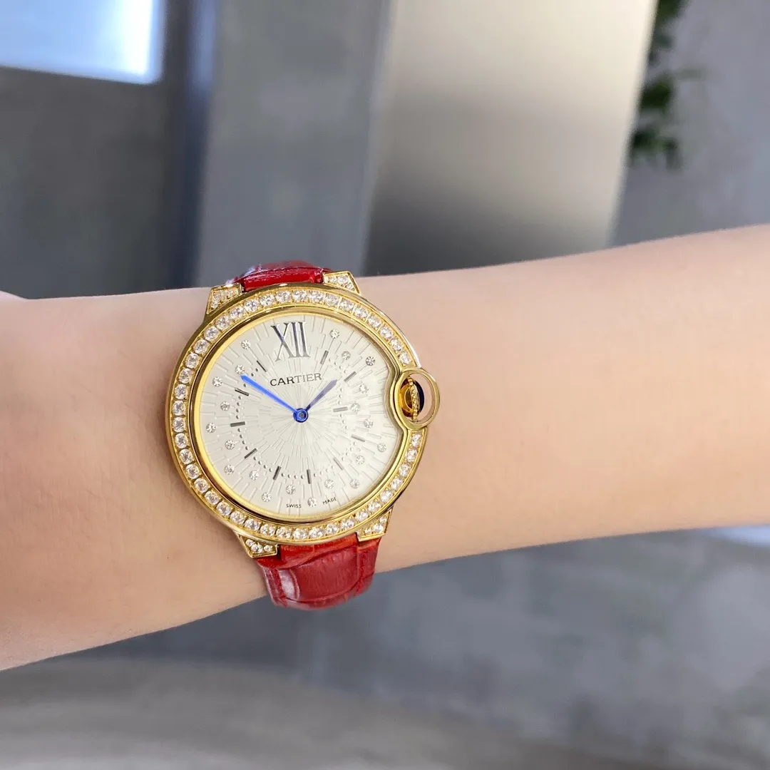【High-end replica】💰1160! 2022 latest [CARTIER] Cartier Blue Balloon-Ballon Blue De Cartier series🔥hot-selling item, 316L stainless steel case, fancy hand-set diamonds, dial design is like shooting stars🌠scattered on the ground🎆, full of sparkle, imported quartz movement, color is super white, and the beauty and temperament flash by waving your hands🌌Original folding clasp, size: 36mm