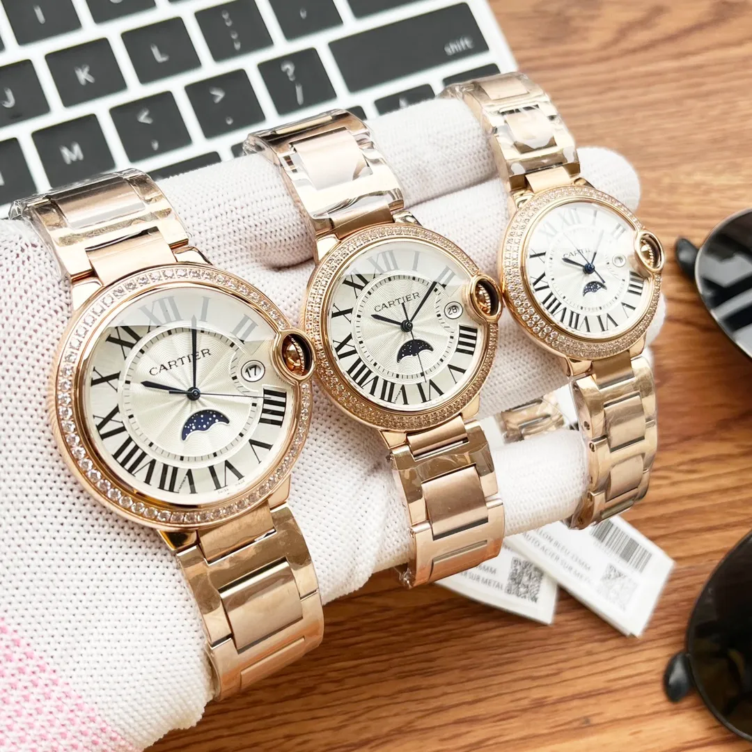 [High-end replica] 💰1720 each! Three sizes in one produced by Taiwan factory, size 33mm 36mm 42mm, Cartier Blue Balloon series: the latest quartz watch for couples, three-hand moon phase and star display, double sapphire glass mirror, 316 stainless steel case, steel blue sword-shaped hands, water drop fisheye effect sapphire mirror 3 o'clock glass opening🈷️Tooth reflection, Italian imported cowhide, 316 original steel belt, size 33mm 36mm42mm (bottom cover coded warranty card and hangtag three codes in one) individually packaged, Xiaohongshu recommends best-selling models, Douyin live broadcast popular models come to Long