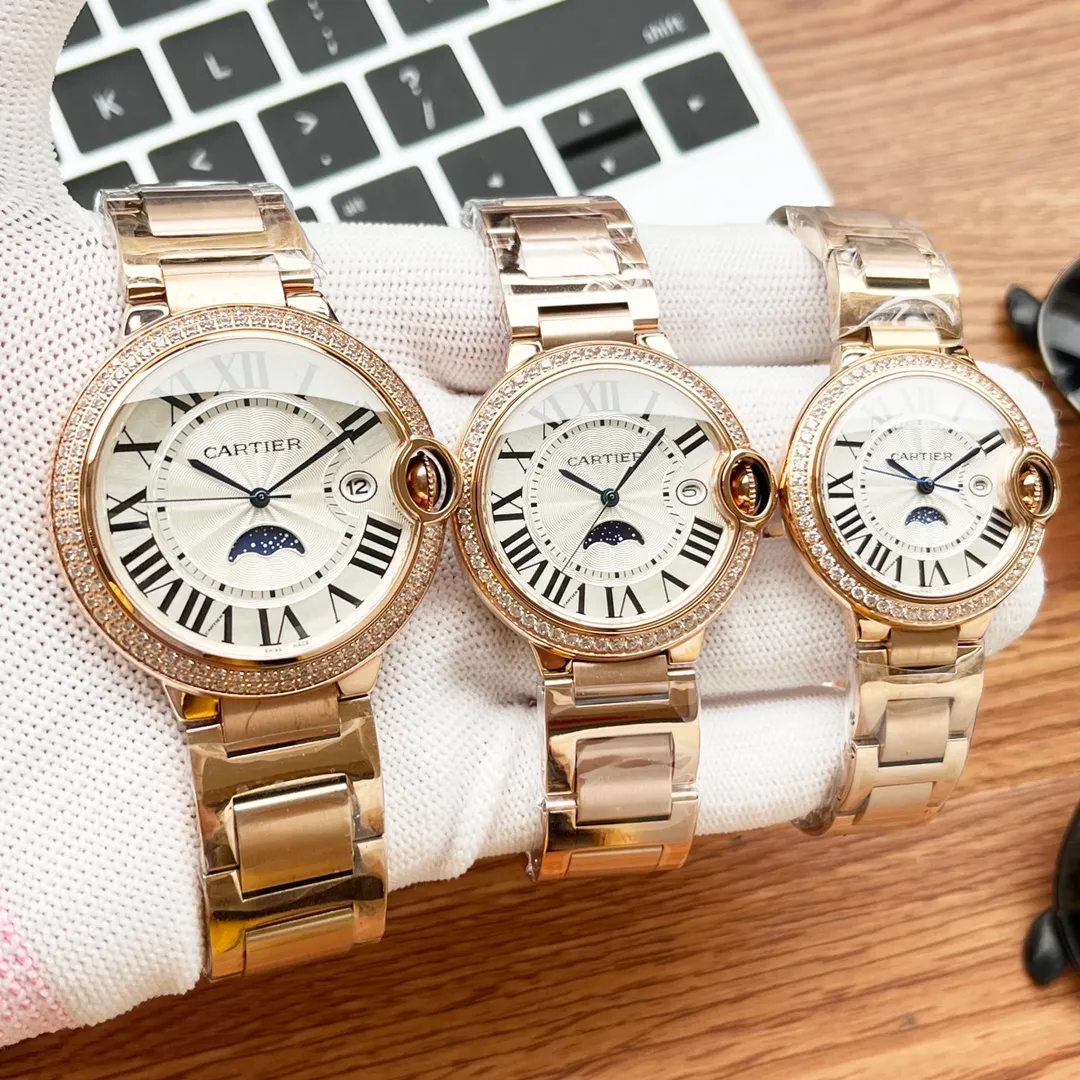 [High-end replica] 💰1720 each! Three sizes in one produced by Taiwan factory, size 33mm 36mm 42mm, Cartier Blue Balloon series: the latest quartz watch for couples, three-hand moon phase and star display, double sapphire glass mirror, 316 stainless steel case, steel blue sword-shaped hands, water drop fisheye effect sapphire mirror 3 o'clock glass opening🈷️Tooth reflection, Italian imported cowhide, 316 original steel belt, size 33mm 36mm42mm (bottom cover coded warranty card and hangtag three codes in one) individually packaged, Xiaohongshu recommends best-selling models, Douyin live broadcast popular models come to Long
