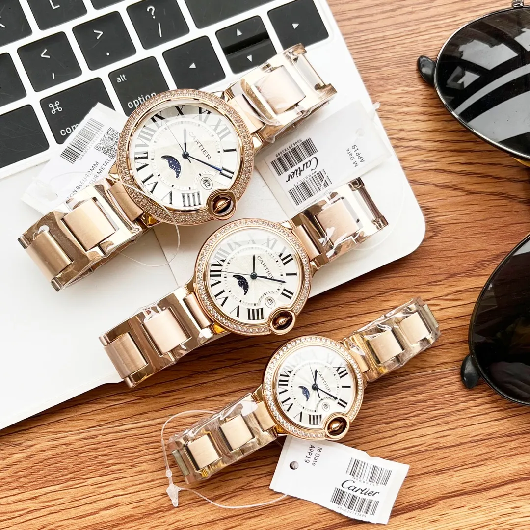 [High-end replica] 💰1720 each! Three sizes in one produced by Taiwan factory, size 33mm 36mm 42mm, Cartier Blue Balloon series: the latest quartz watch for couples, three-hand moon phase and star display, double sapphire glass mirror, 316 stainless steel case, steel blue sword-shaped hands, water drop fisheye effect sapphire mirror 3 o'clock glass opening🈷️Tooth reflection, Italian imported cowhide, 316 original steel belt, size 33mm 36mm42mm (bottom cover coded warranty card and hangtag three codes in one) individually packaged, Xiaohongshu recommends best-selling models, Douyin live broadcast popular models come to Long