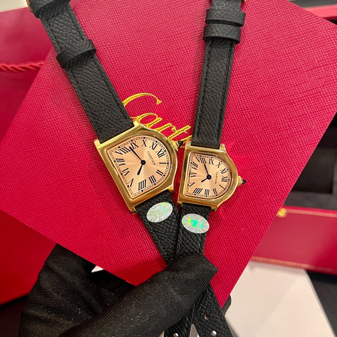 [High-end replica] 💰1120 each! Cartier clock series. The history of the Cartier Cloche watch can be traced back to 1920, and it is one of Cartier's least produced series of works. The watch gets its name from the peculiar shape of the case - it looks like a "desktop bell" when placed horizontally, and Cloche means "bell" in French. This special shape allows the case to stand on the table like a mini clock. Size large 30 mm small 24 mm