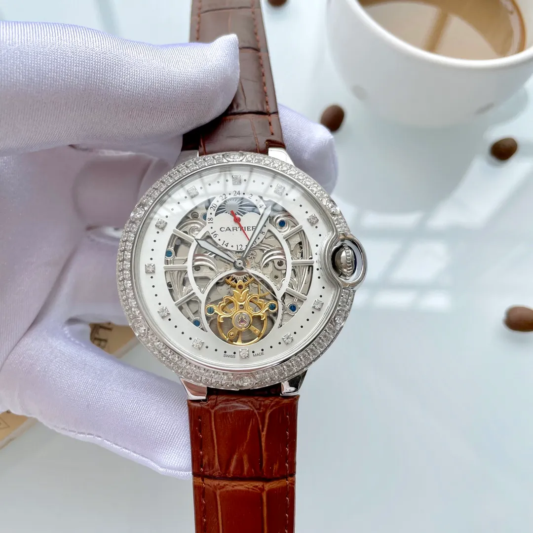 【Foreign trade import】💰2400! Cartier (extremely noble and wise work) [Special design] 🔥Type: Exquisite men's watch (more excellent) 🔥Strap: Genuine leather strap (more durable) for real men 🔥Movement: super top mechanical movement (more stable) Perpetual and permanent 🔥Material: mineral super strong mirror (more wear-resistant) Smart style, strong sense of thickness, special design, return with great reputation Size: 43mm in diameter, 12mm thick, smart launch! Welcome to reprint!