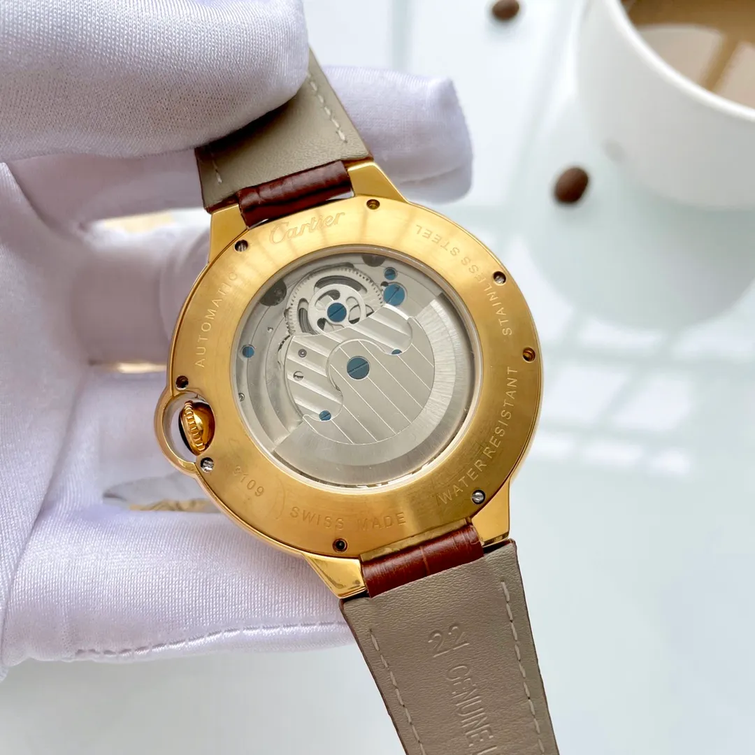 【Foreign trade import】💰2400! Cartier (extremely noble and wise work) [Special design] 🔥Type: Exquisite men's watch (more excellent) 🔥Strap: Genuine leather strap (more durable) for real men 🔥Movement: super top mechanical movement (more stable) Perpetual and permanent 🔥Material: mineral super strong mirror (more wear-resistant) Smart style, strong sense of thickness, special design, return with great reputation Size: 43mm in diameter, 12mm thick, smart launch! Welcome to reprint!
