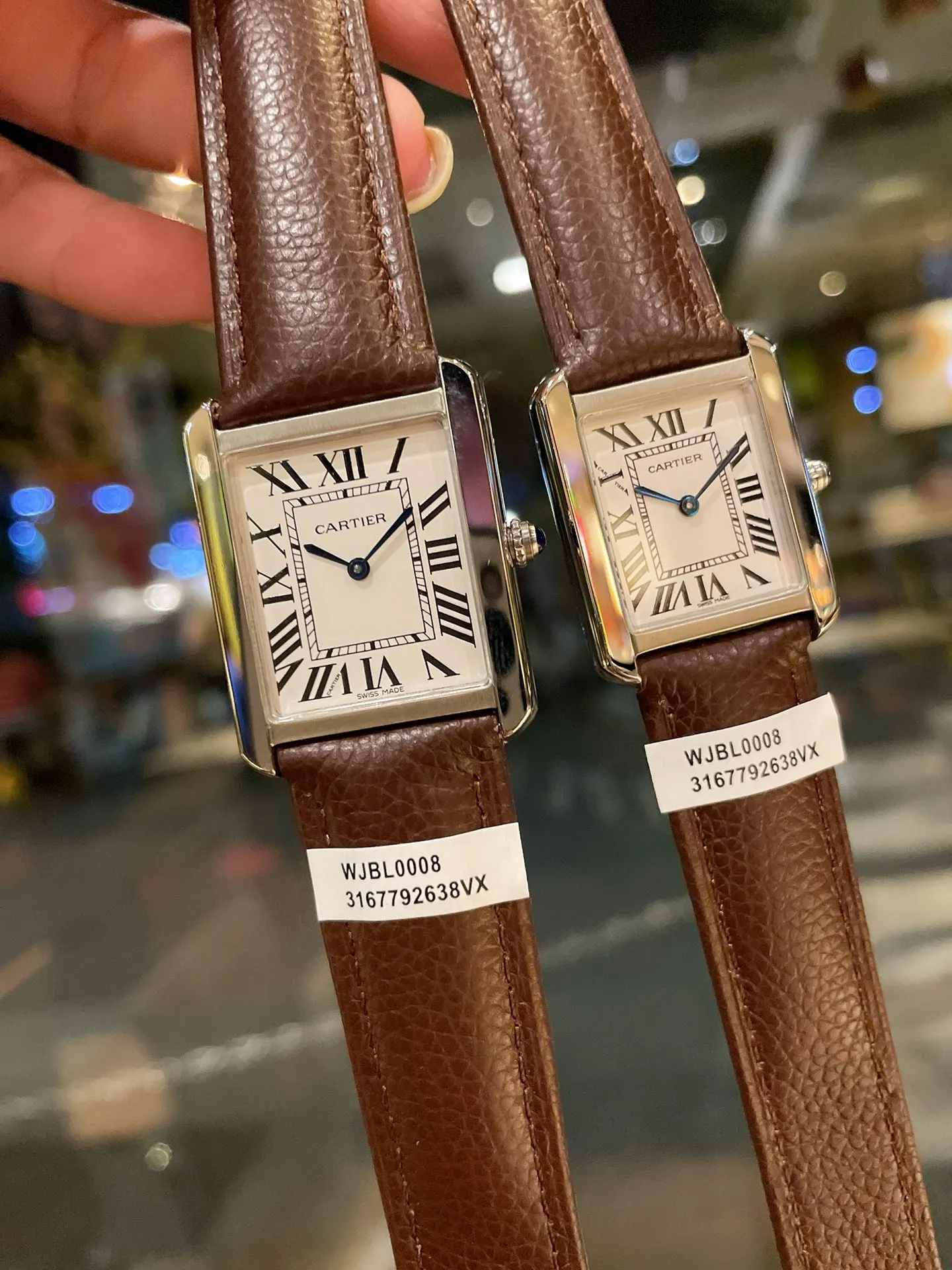 [High-end replica] 💰1120 each! Cartier tank series retro watch TANK tank series! The lettering adopts three-dimensional protrusion, 316L stainless steel version, couple watch, imported Swiss movement, three codes in one. Medium size 27MMX34MM, small size 24MMX31MM. The details are polished, the color of the hands, the curvature of the handle, the original pebbled leather belt, the original stainless steel belt, with sticker code, color distribution: white shell, gold shell, rose gold shell, strap colors are complete! Imported Swiss movement, Sapphire TankSolo’s ingenuity is worth owning!