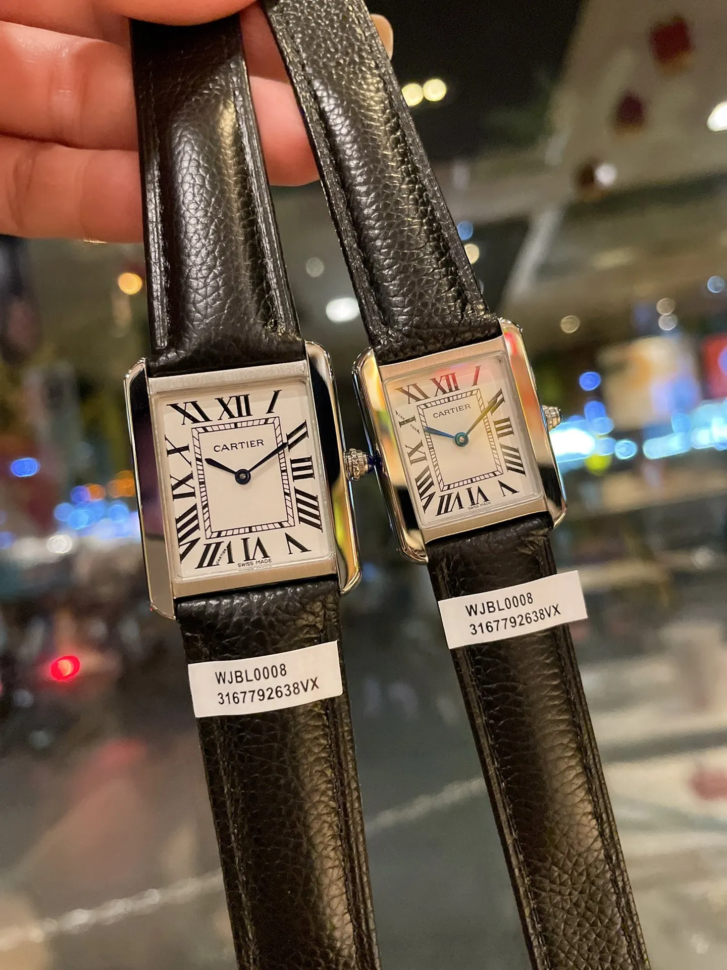 [High-end replica] 💰1120 each! Cartier tank series retro watch TANK tank series! The lettering adopts three-dimensional protrusion, 316L stainless steel version, couple watch, imported Swiss movement, three codes in one. Medium size 27MMX34MM, small size 24MMX31MM. The details are polished, the color of the hands, the curvature of the handle, the original pebbled leather belt, the original stainless steel belt, with sticker code, color distribution: white shell, gold shell, rose gold shell, strap colors are complete! Imported Swiss movement, Sapphire TankSolo’s ingenuity is worth owning!