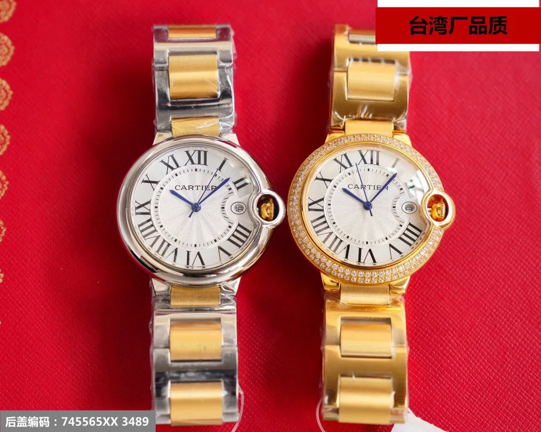 【Top replica】💰1720! Taiwan factory blue balloon V12 version, 28-42 size combination picture, look for the bottom cover code 745565xx3489), this series of watches is famous for its delicate style and elegant style in the Cartier watchmaking industry. Of course, this watch must have such characteristics. The color of the stainless steel case makes the watch as light as a balloon, and the blue crown seems to have disobediently deviated from the original planned trajectory, like a playful couple. The Roman numerals on the dial look retro and deep, decorated with guilloche patterns and sword-shaped hands. The entire watch gives people a delicate and considerate feel. Isn’t this what couples need? Built-in: Japan's Citizen fully automatic machine, also with Swiss quartz, water drop (fish eye bubble) sapphire glass mirror, highly waterproof, burnt steel blue pointer color, curvature shape of the crown