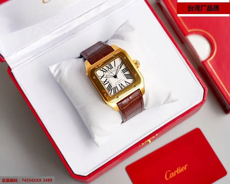 【Top replica】💰3500! It took a year to create the original model of Cartier Santos. It has been continuously improved and improved, and it has finally been shipped‼ ️The Taiwan factory has always been striving for excellence in work style and continuously launched sales champions one after another. The sales volume is miraculous. The imported "tapered" sapphire mirror ➕Taiwan factory exclusive shell case (100% waterproof) Brand: Cartier (men's favorite) Type: Santos series (sales champion) Strap: Genuine cowhide strap Shell case: Used 316L stainless steel to create "water chestnut, curvature, spring sand, stitching", all with the same craftsmanship as the genuine product It cannot be polished to achieve this effect. Mirror: imported "tapered" sapphire glass (never scratched). Movement: top Swiss 7750 mechanical movement (zero repair). Size: diameter 42MM, thickness 11MM. Waterproof ring: all are made of the same color as the original. "Yellow" is not the black of other versions on the market. ⚠️Please look for the exclusive quality.