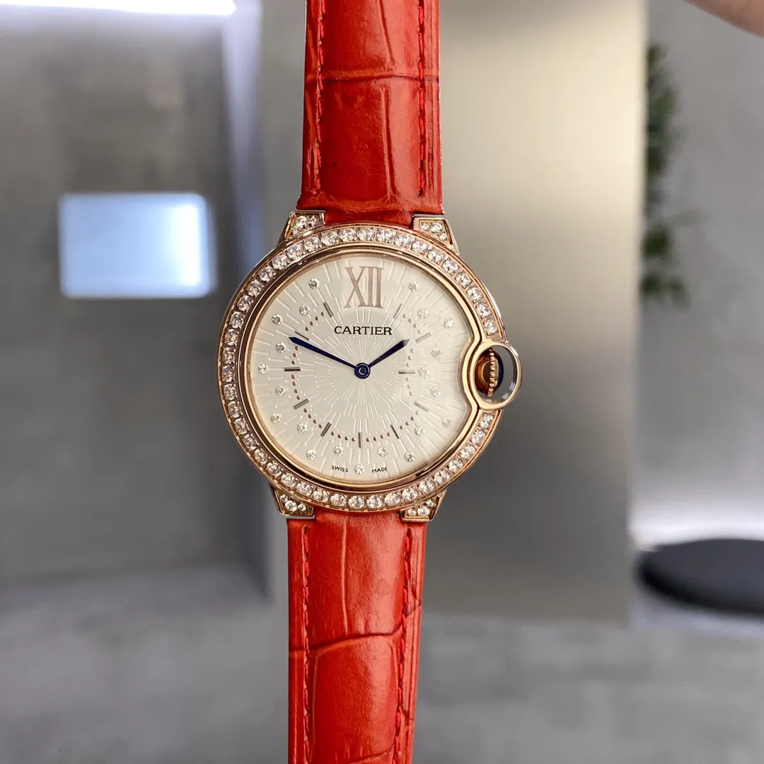 【High-end replica】💰1160! 2022 latest [CARTIER] Cartier Blue Balloon-Ballon Blue De Cartier series🔥hot-selling item, 316L stainless steel case, fancy hand-set diamonds, dial design is like shooting stars🌠scattered on the ground🎆, full of sparkle, imported quartz movement, color is super white, and the beauty and temperament flash by waving your hands🌌Original folding clasp, size: 36mm