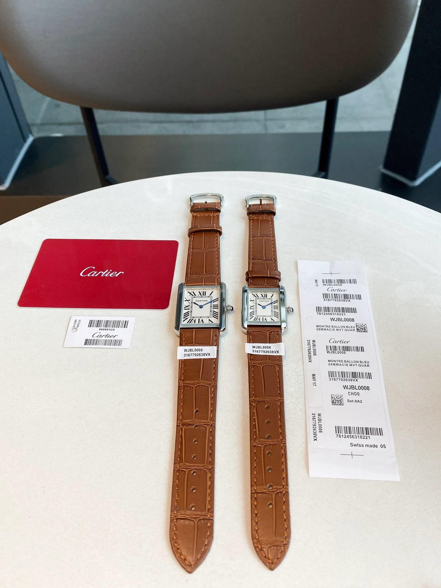 【Foreign trade import】💰1040! Cartier tank series retro watch TANK tank series! The lettering adopts three-dimensional protrusion, 316L stainless steel version, couple watch, imported Swiss movement, three codes in one. Medium size 27MMX34MM, small size 24MMX31MM. The details are polished, the color of the hands, the curvature of the handle, the original pebbled leather belt, the original stainless steel belt, with sticker code, color distribution: white shell, gold shell, rose gold shell, strap colors are complete! Imported Swiss movement, Sapphire TankSolo’s ingenuity is worth owning!