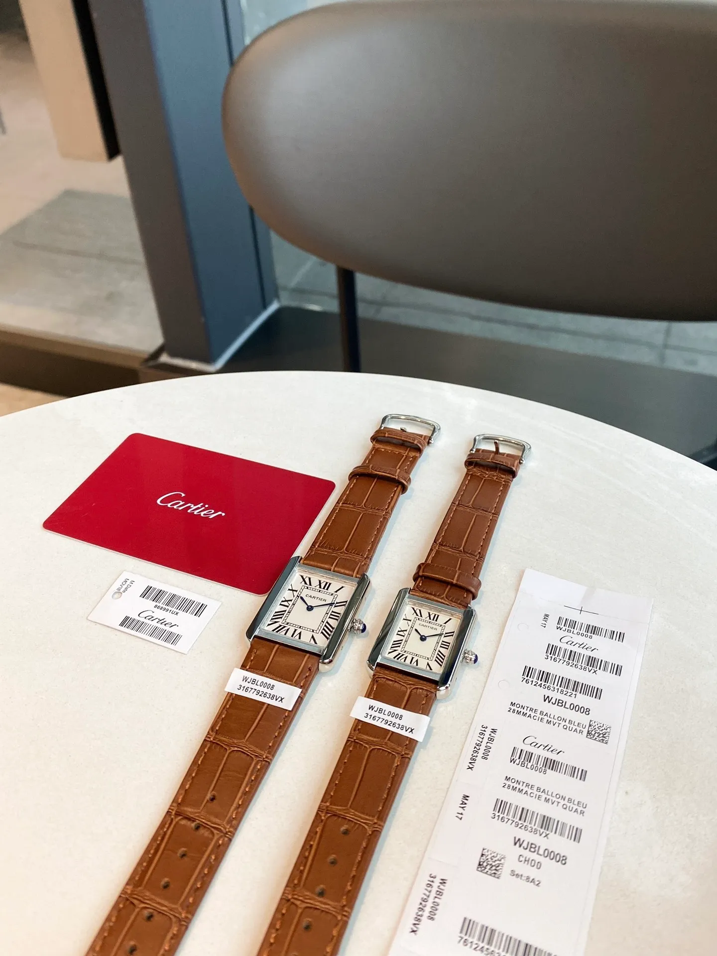 【Foreign trade import】💰1040! Cartier tank series retro watch TANK tank series! The lettering adopts three-dimensional protrusion, 316L stainless steel version, couple watch, imported Swiss movement, three codes in one. Medium size 27MMX34MM, small size 24MMX31MM. The details are polished, the color of the hands, the curvature of the handle, the original pebbled leather belt, the original stainless steel belt, with sticker code, color distribution: white shell, gold shell, rose gold shell, strap colors are complete! Imported Swiss movement, Sapphire TankSolo’s ingenuity is worth owning!